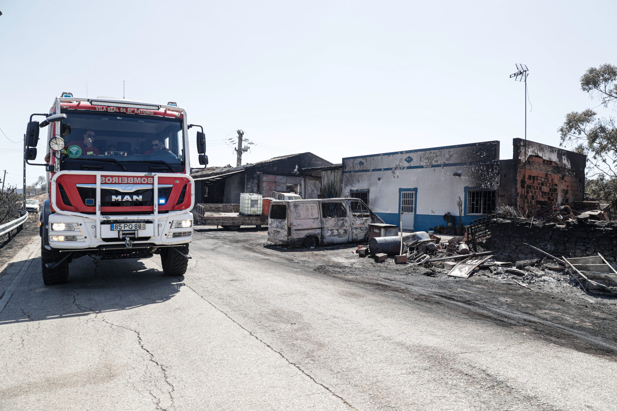 Castro Marim: Fogo atravessou campo de golfe e destruiu café do complexo