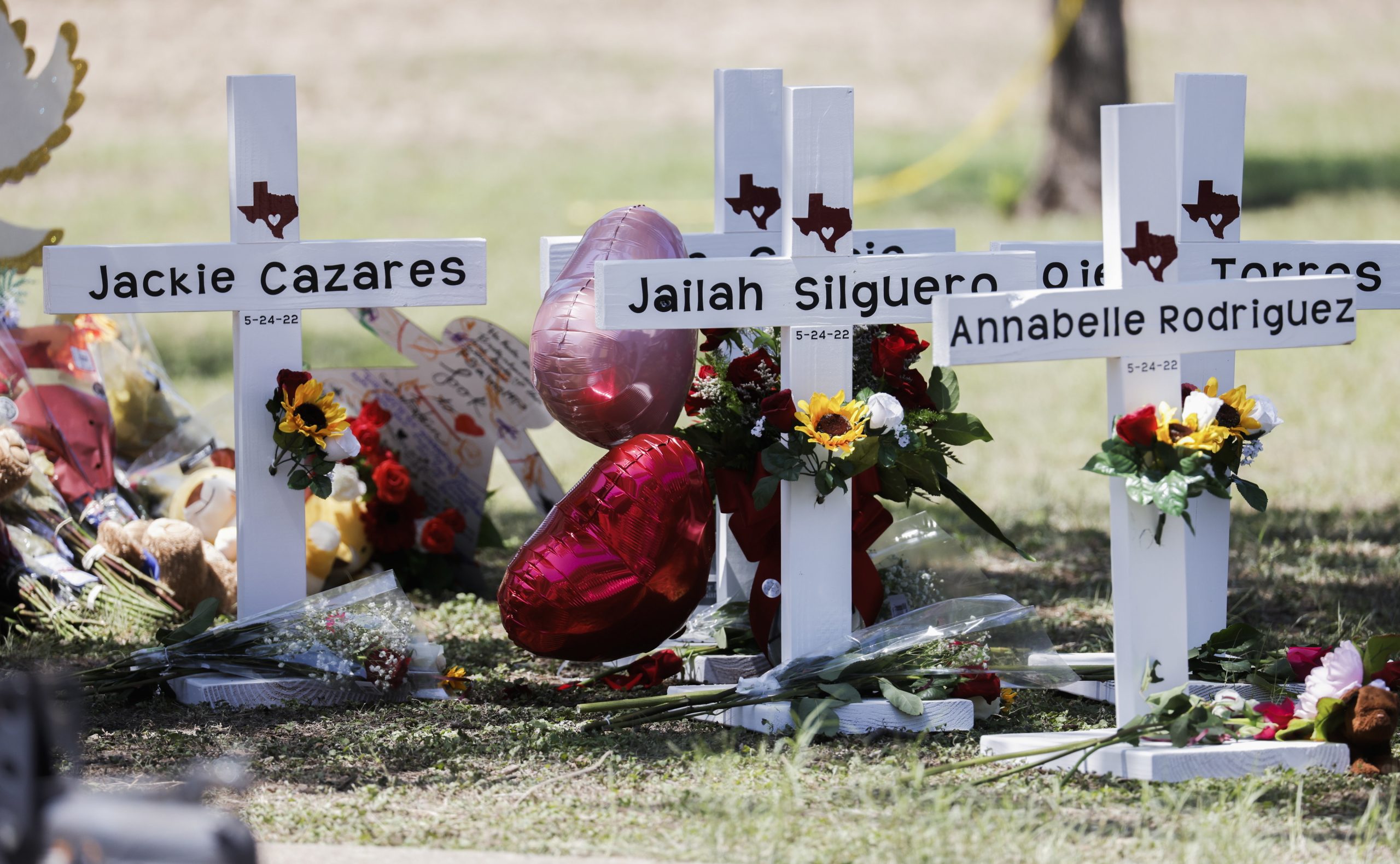 Autor de tiroteio no Texas fez ameaças nas redes sociais sem ser levado a sério