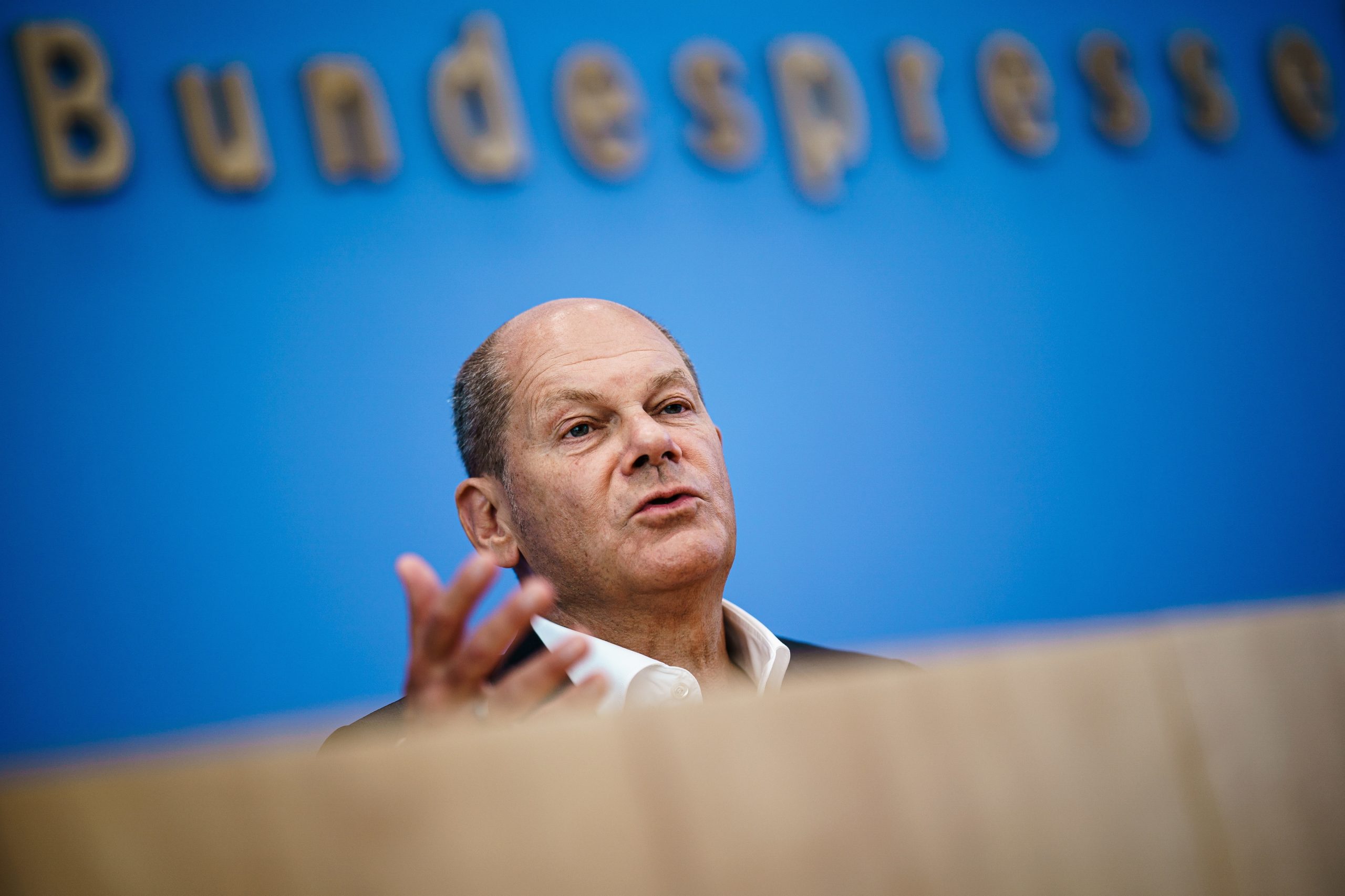Chanceler alemão Olaf Scholz rejeita envolvimento em escândalo bancário