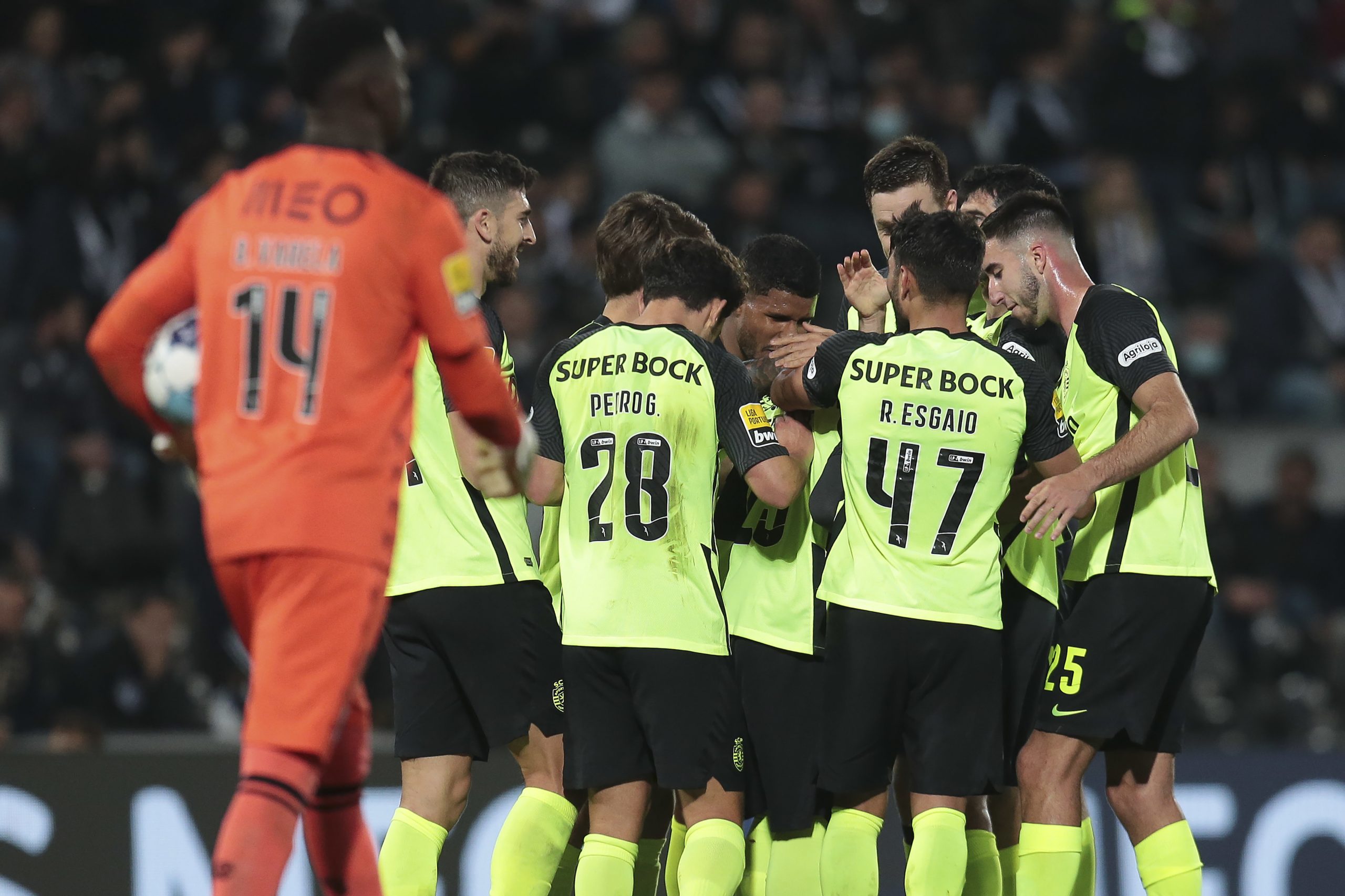 Sporting quer voltar aos triunfos frente a Guimarães em luta por lugar europeu