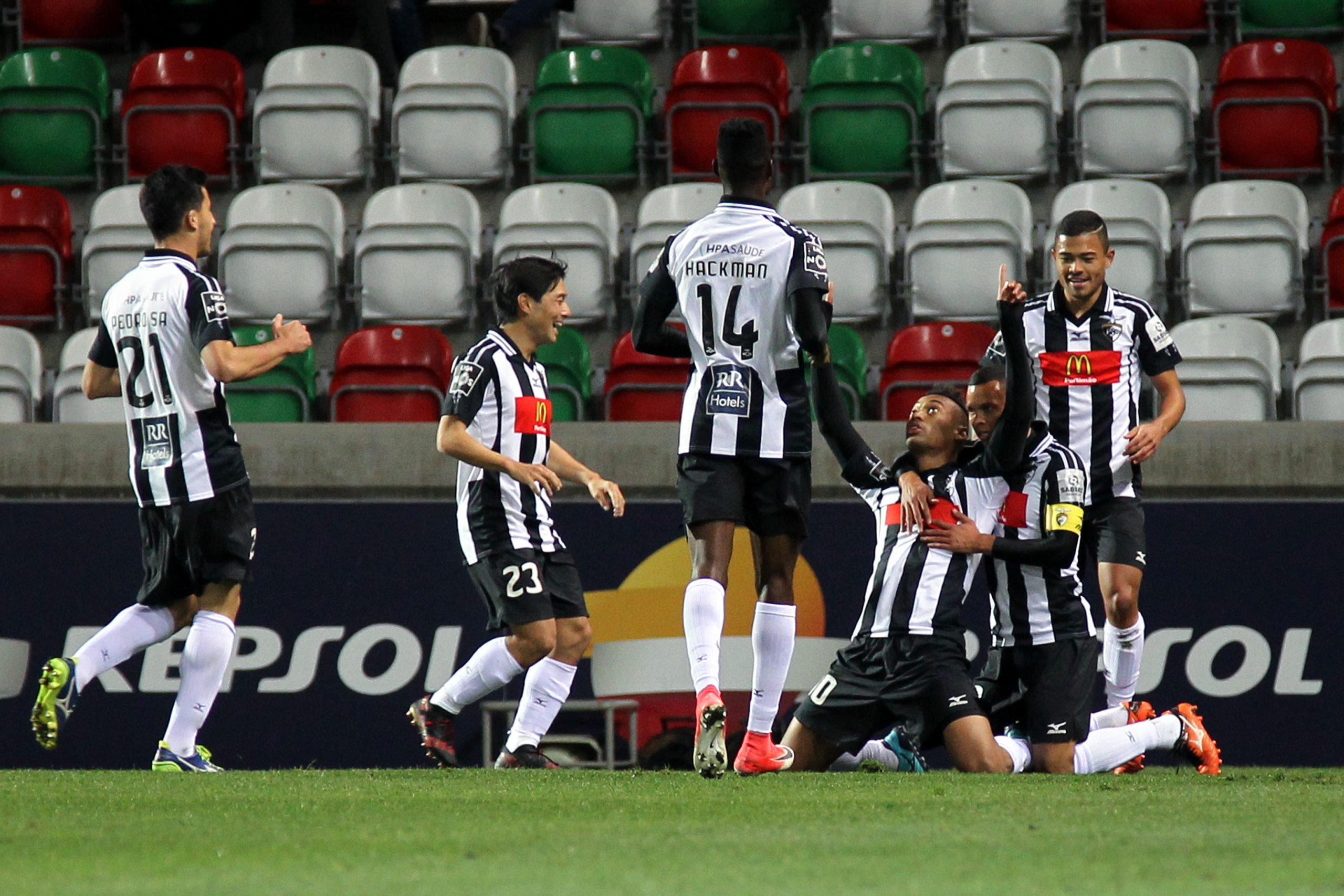 Portimonense bate Marítimo e alcança primeira vitória fora