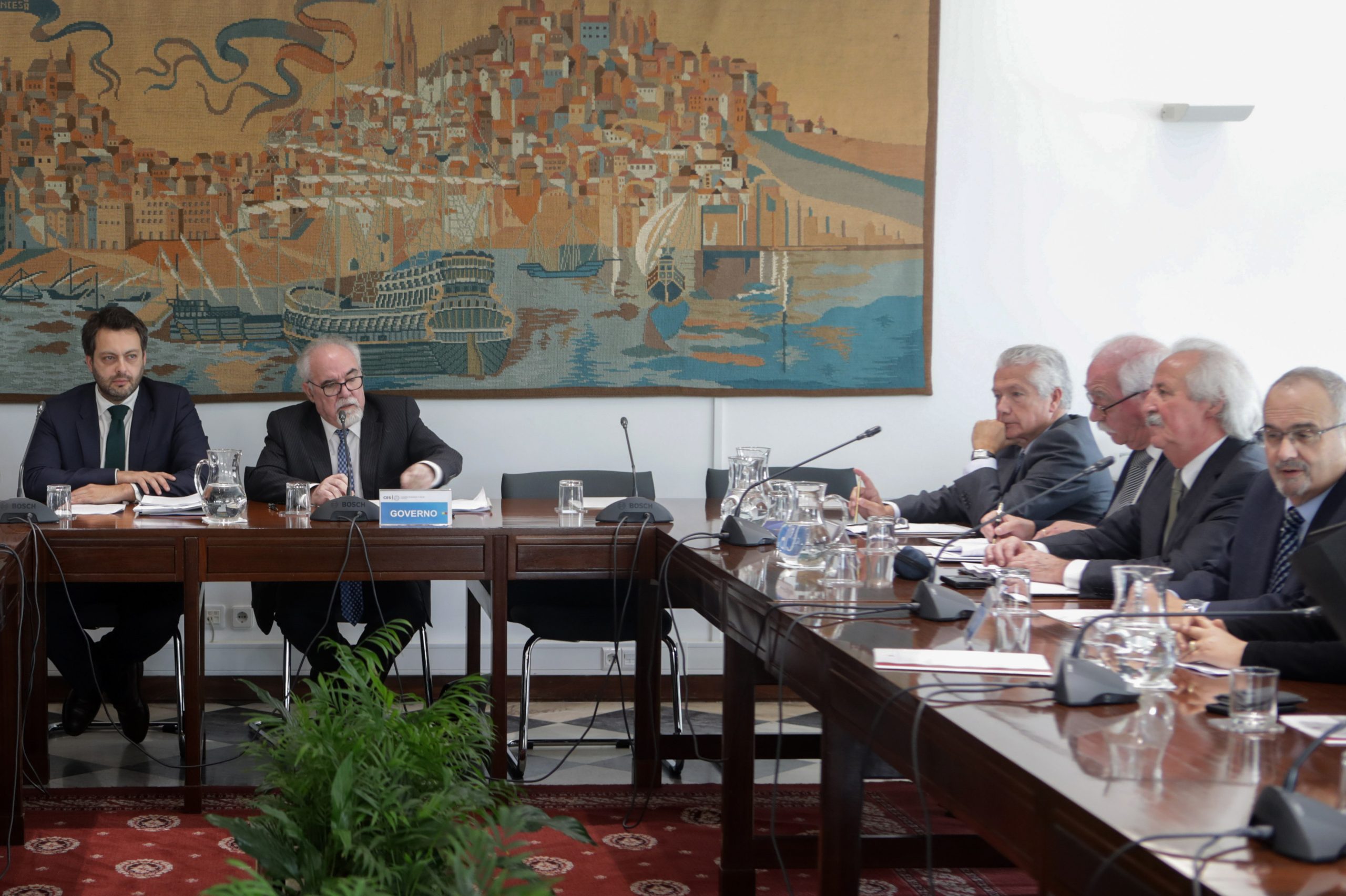 Governo apresenta dia 23 aos parceiros medidas para limitar contratos a prazo