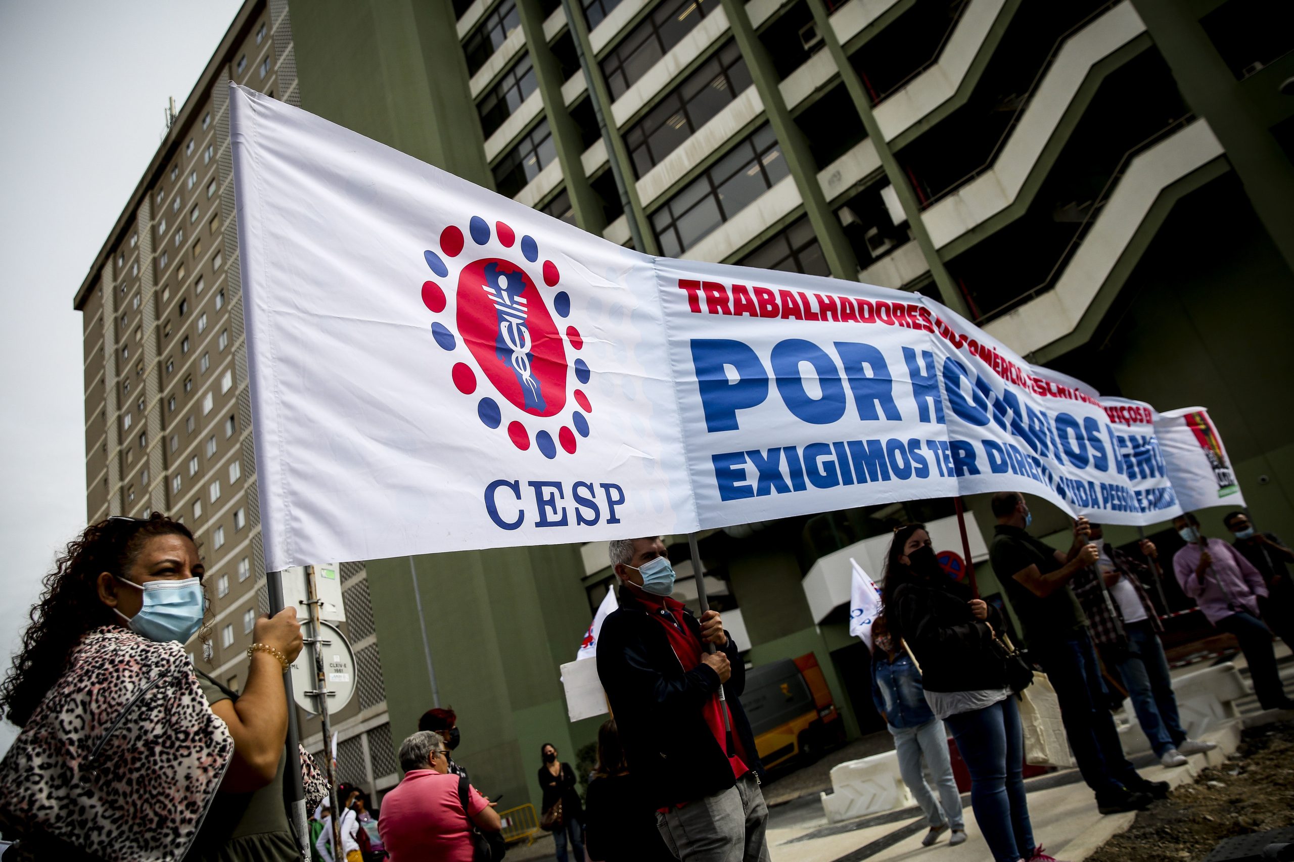 Greve dos trabalhadores do comércio arranca com “excelentes adesões”