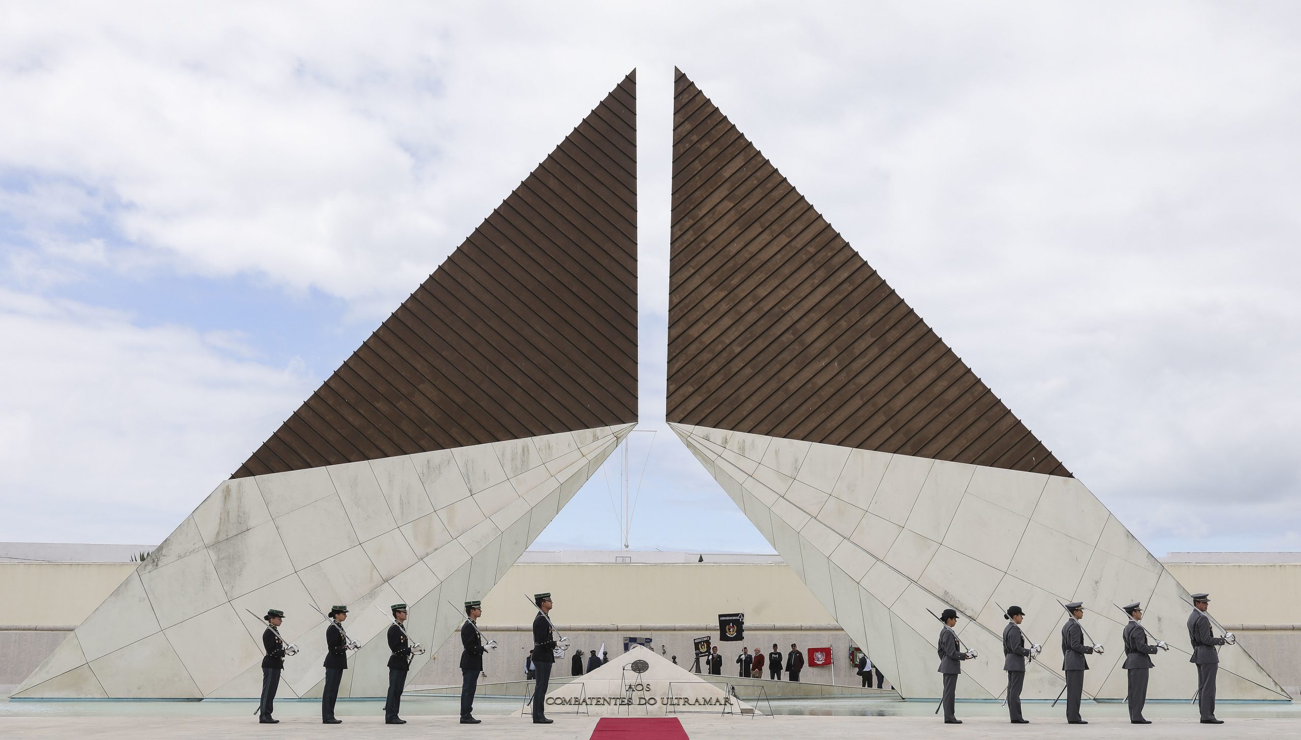 Antigos combatentes reúnem-se para homenagear quem “serviu o país”