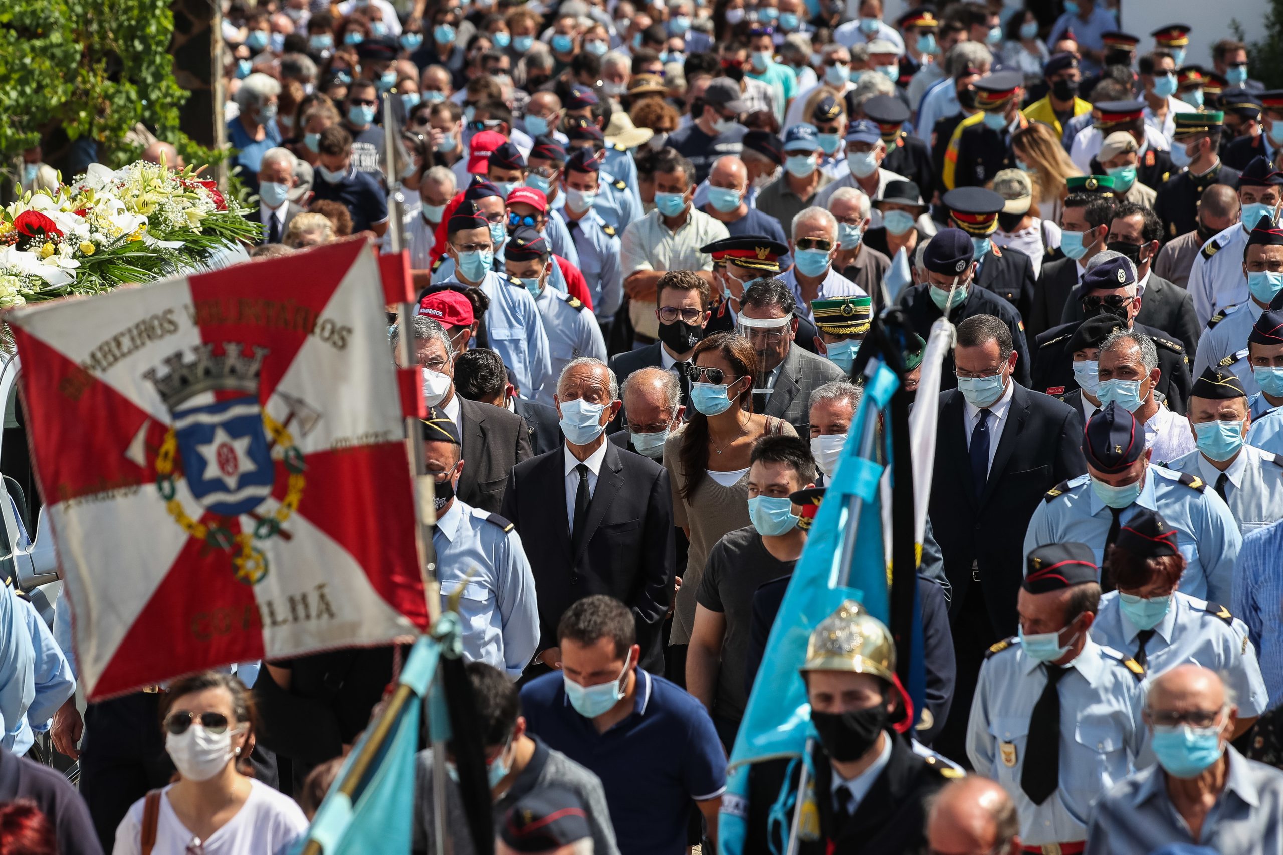 Cerca de mil pessoas no funeral do bombeiro de Proença-a-Nova que morreu no sábado