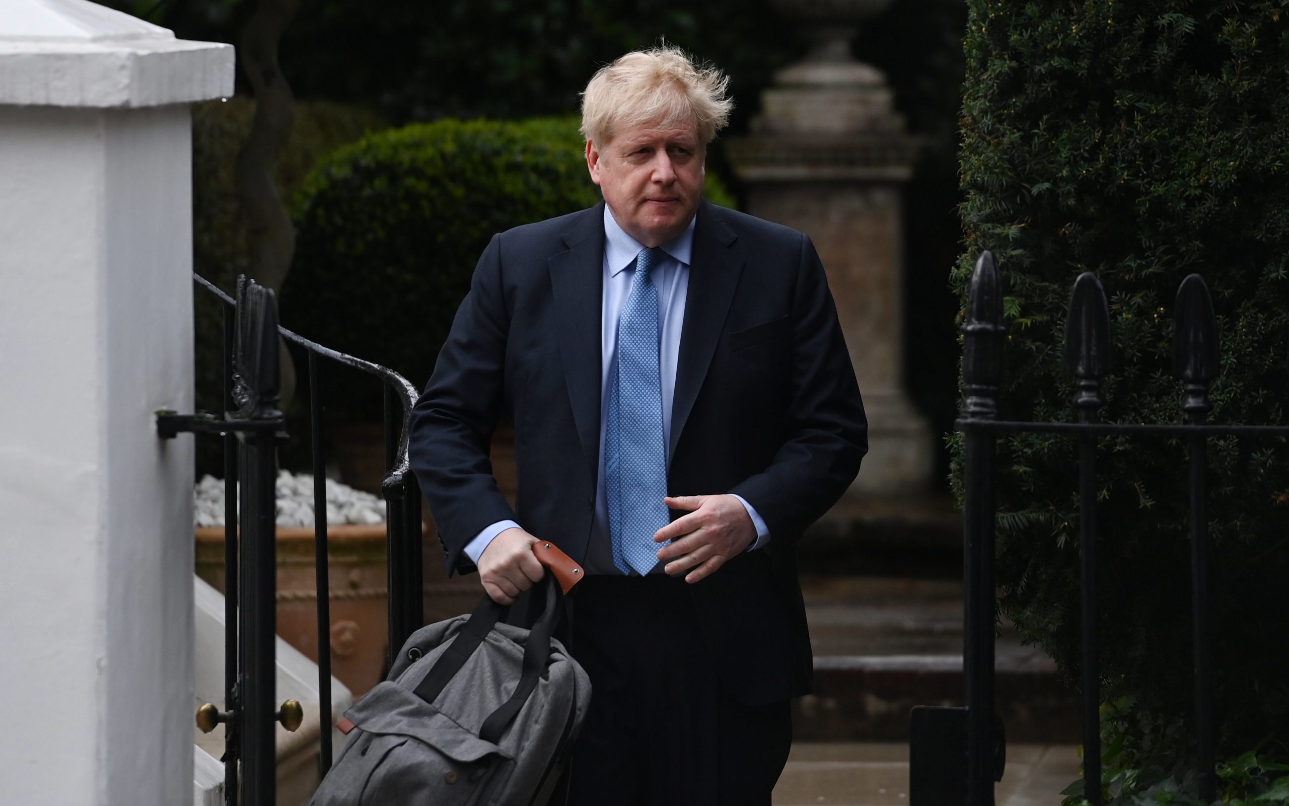 Festas e muitas críticas: Boris Johnson responde hoje sobre as decisões que tomou durante a pandemia