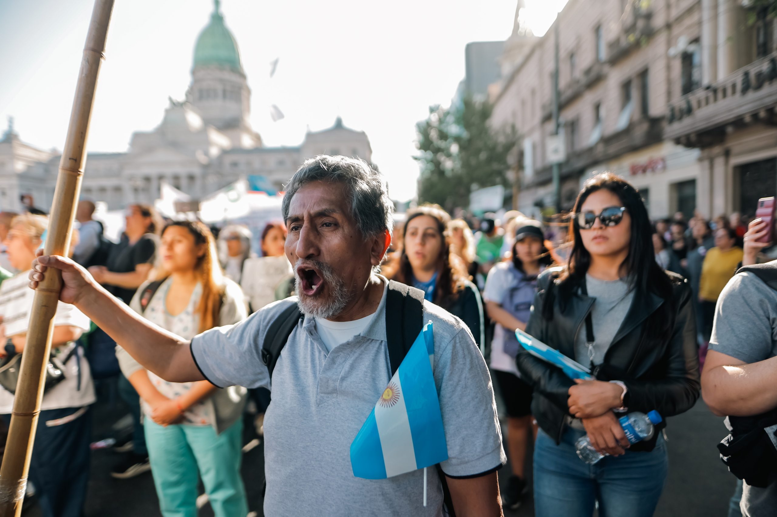 Milhares nas ruas na Argentina pela universidade pública e contra ajustes de Milei