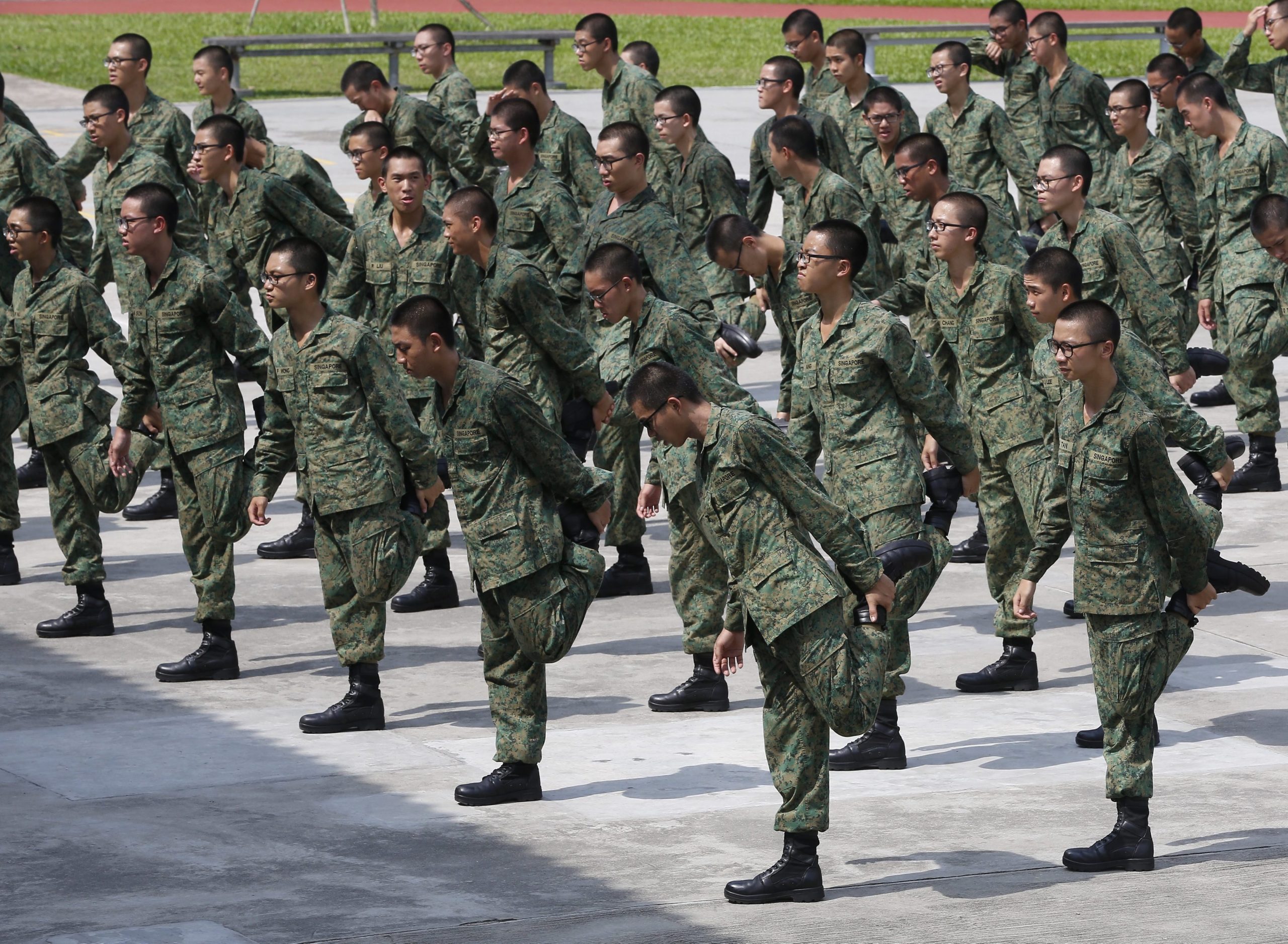 Singapura vai reduzir intensidade do treino militar após morte de ator
