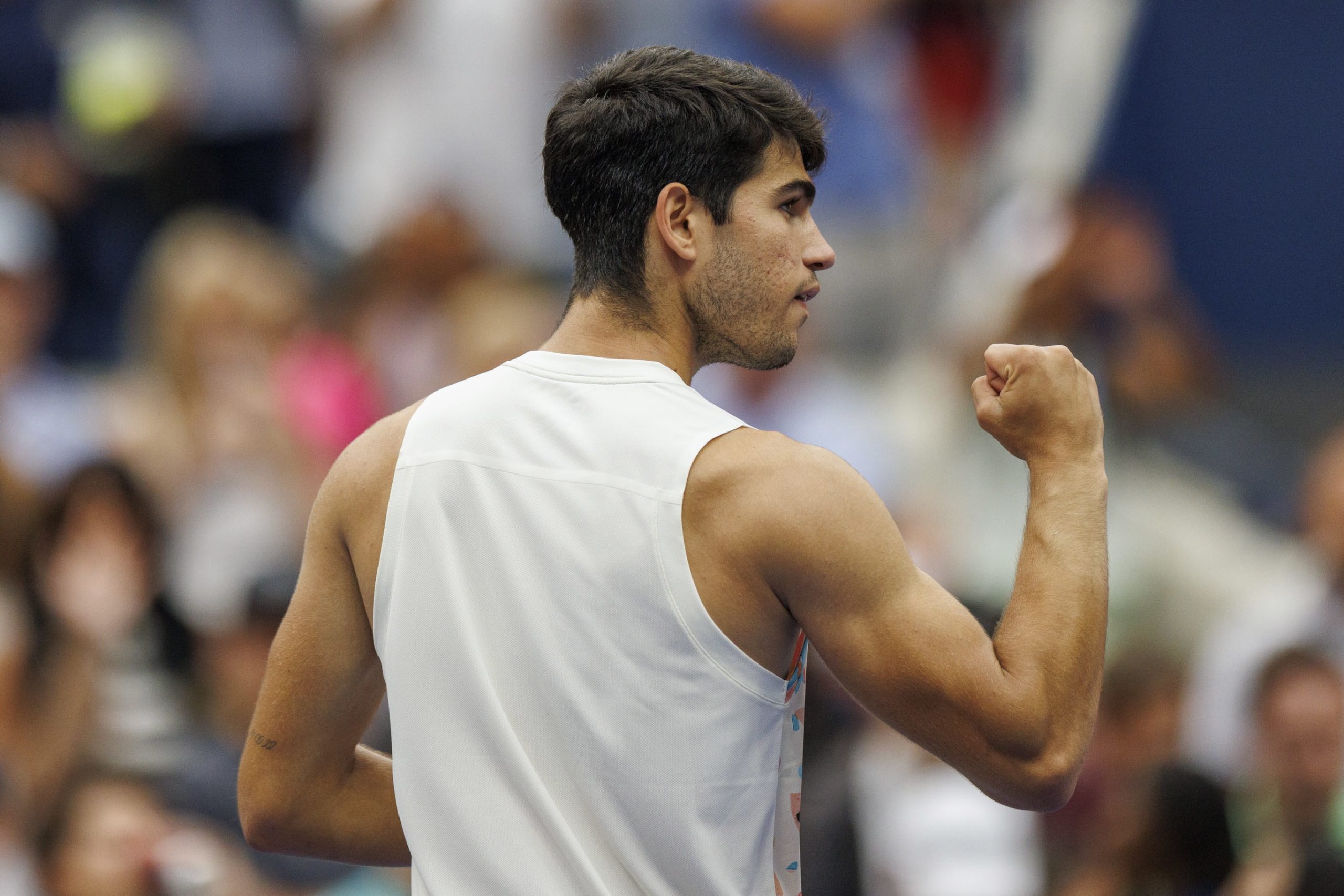 Carlos Alcaraz, número um mundial, apura-se para os quartos de final do US Open