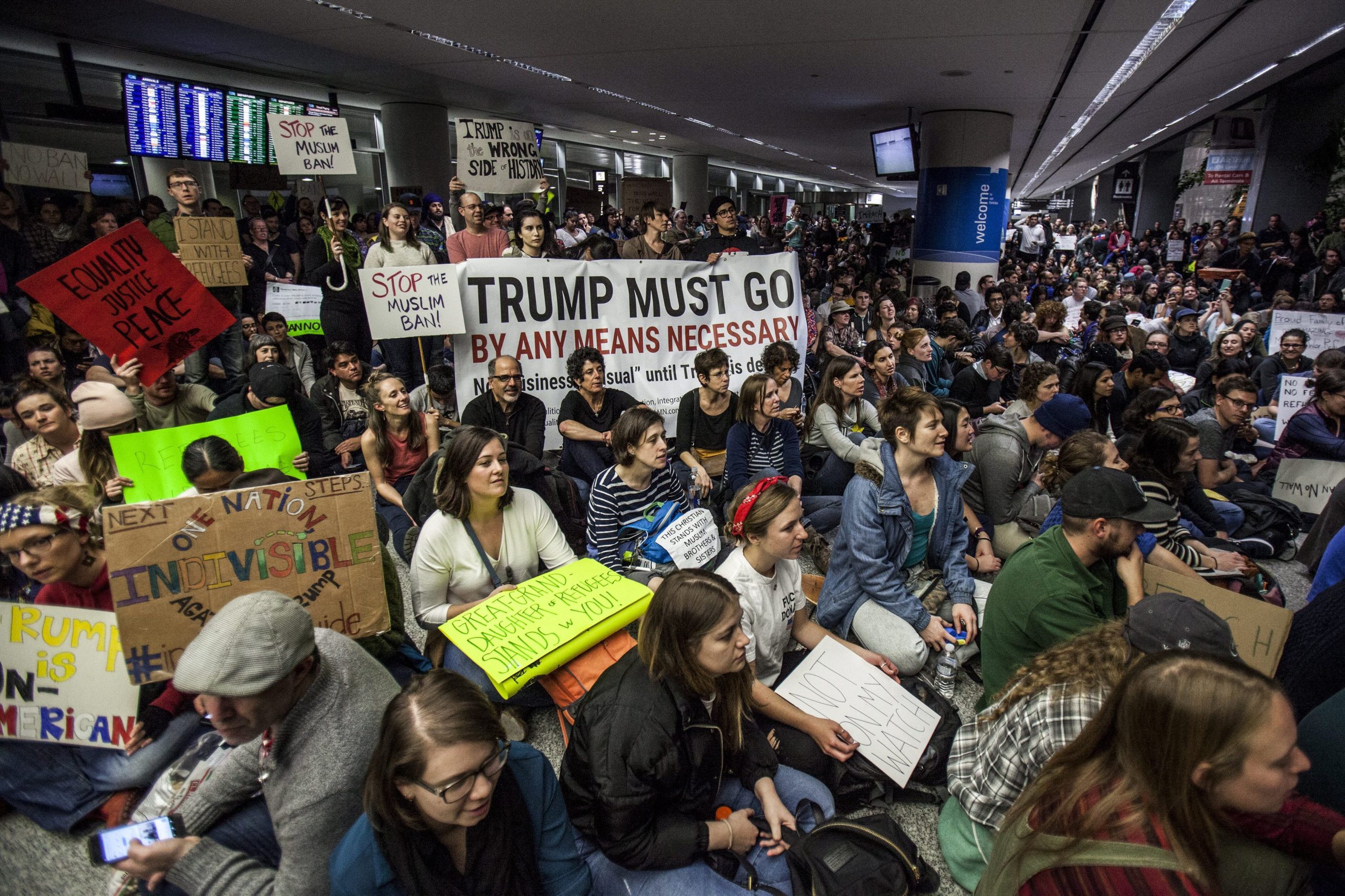 Governo português “muito preocupado” com medidas anti-imigração de Trump