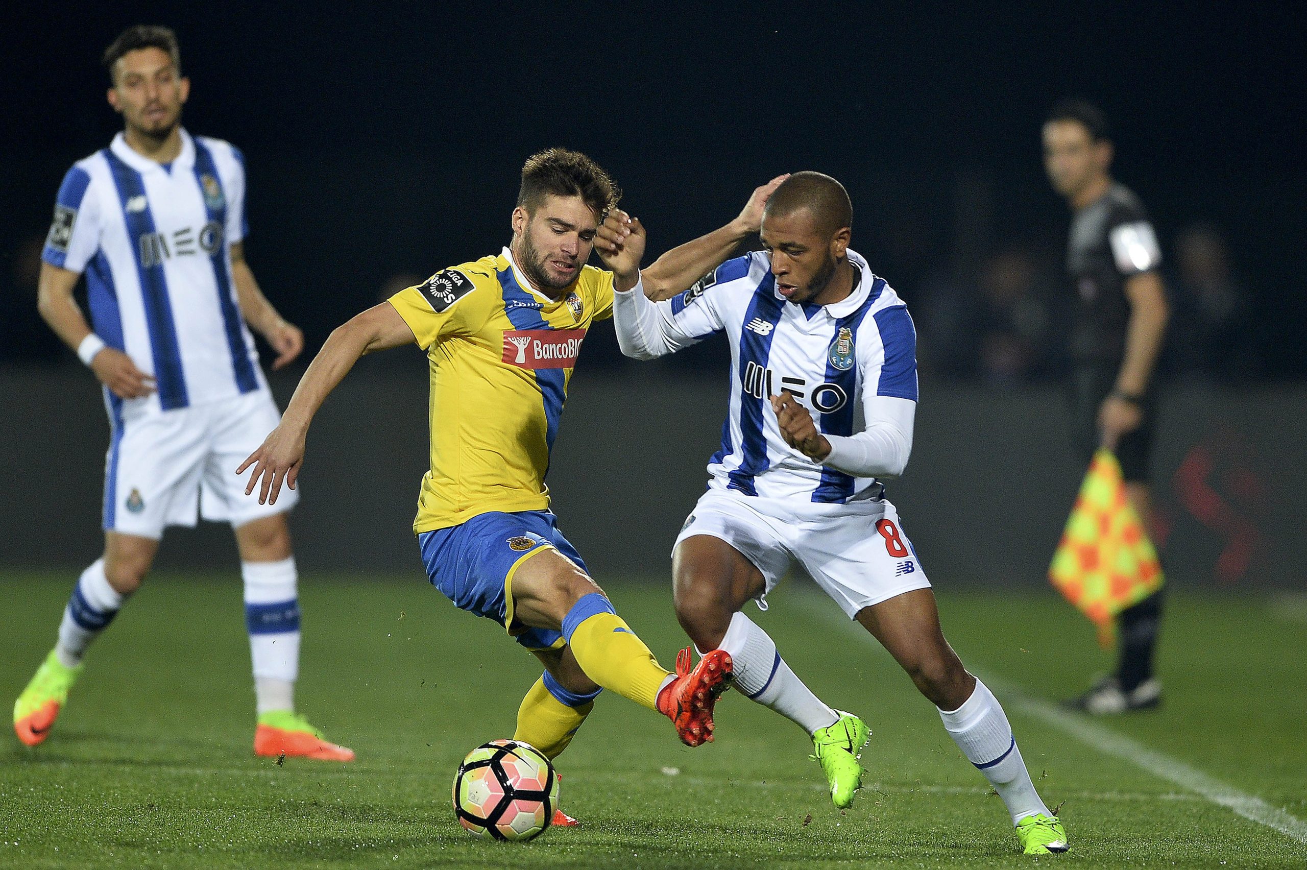FC Porto goleia em Arouca e volta a ser líder à condição