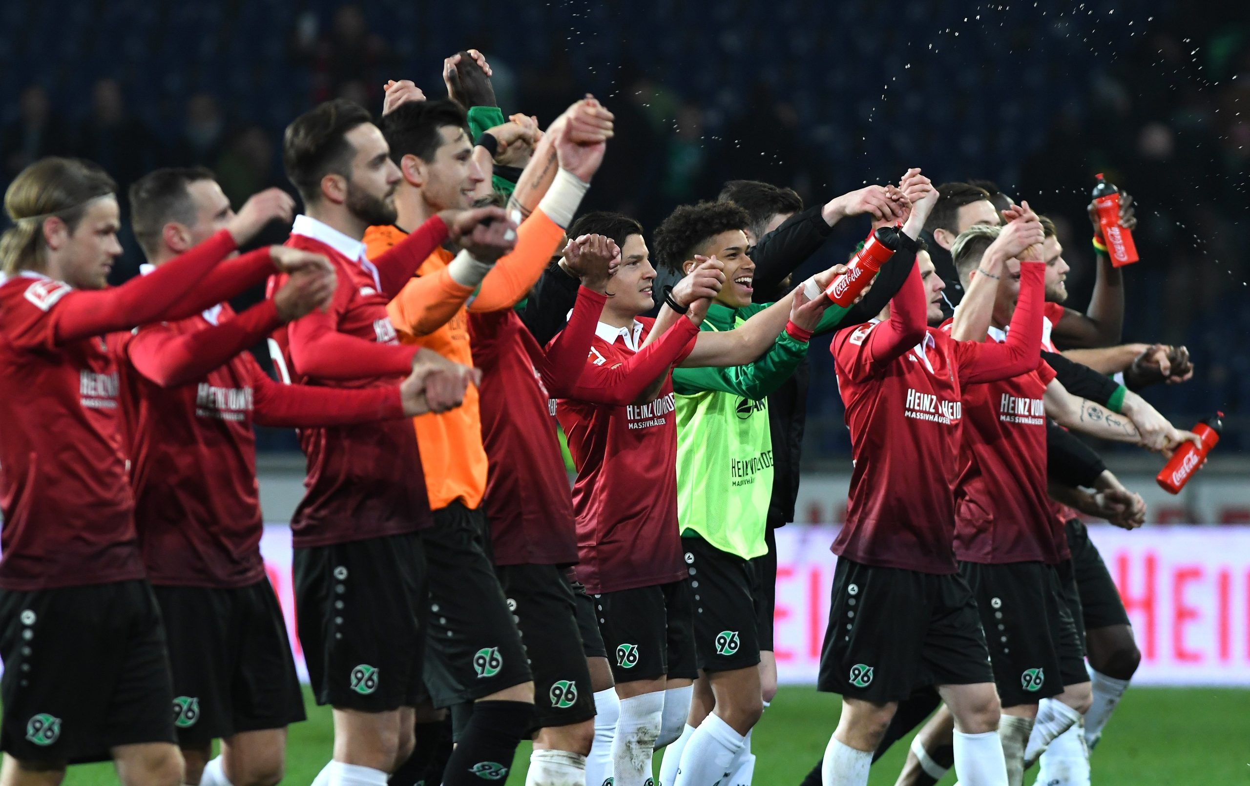 Hannover vence Werder Bremen e sobe ao 13.º lugar da Bundesliga