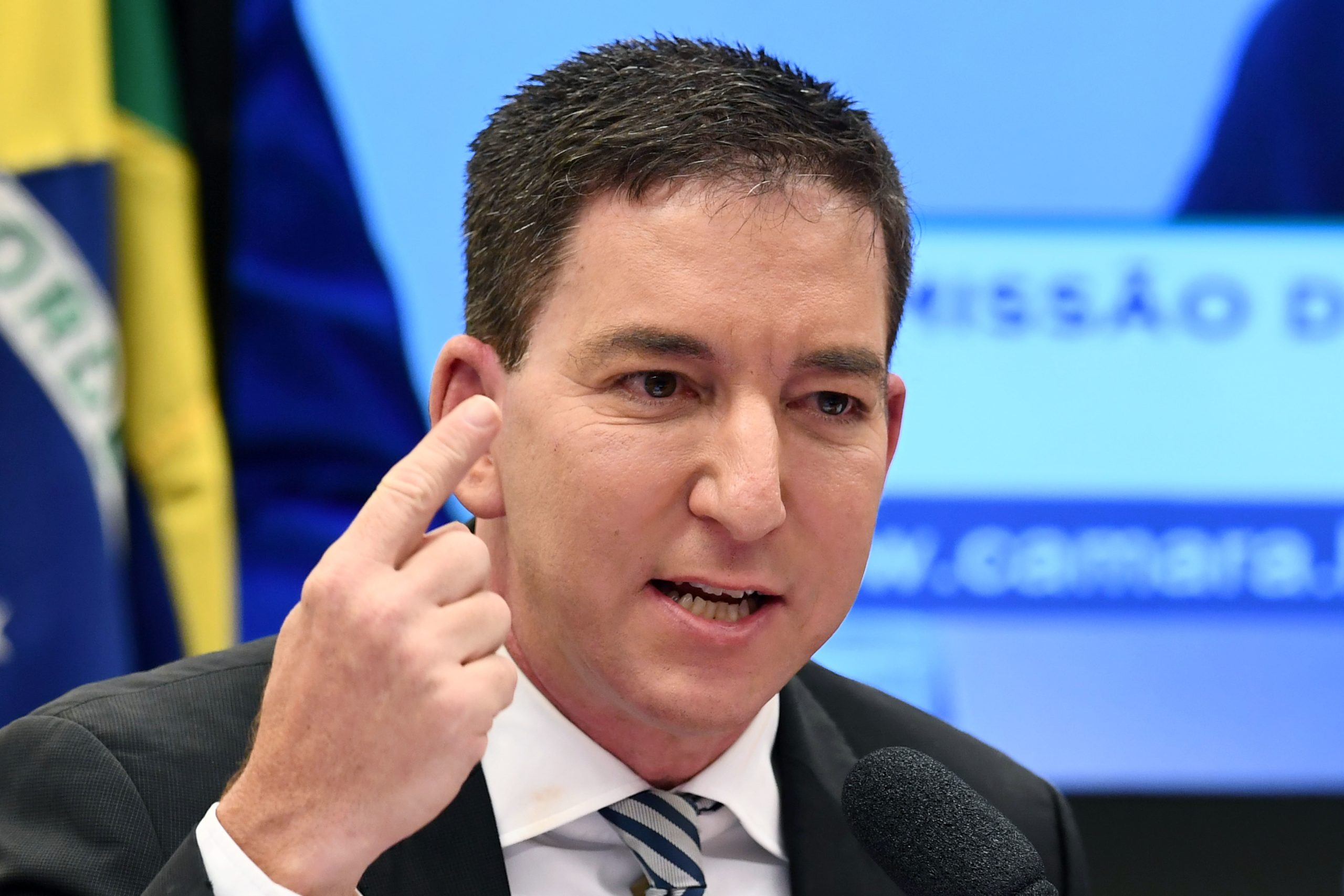 Ministério Público brasileiro denuncia jornalista Glenn Greenwald em inquérito sobre invasão de telemóveis
