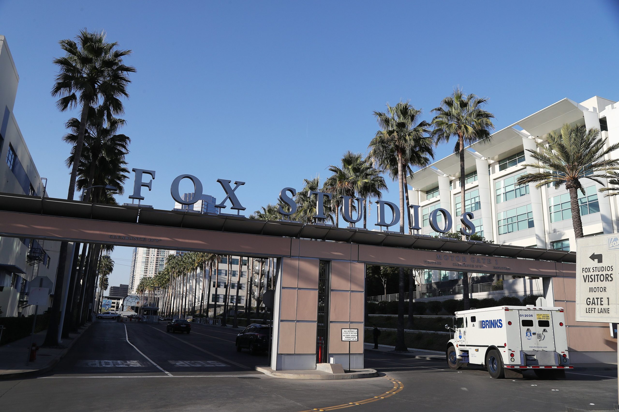 Disney melhora oferta inicial para compra da 21st Century Fox