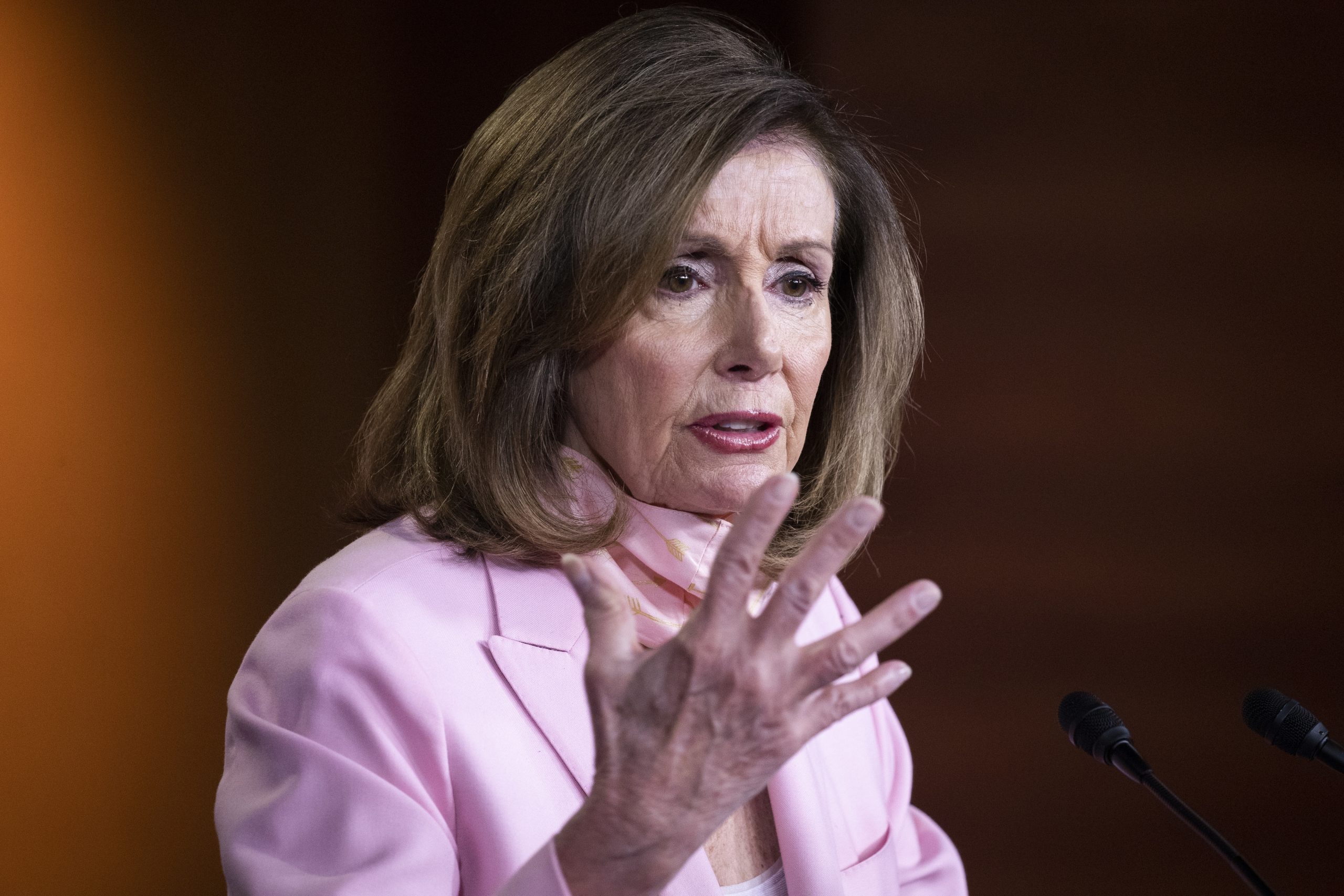 EUA. Nancy Pelosi ordena remoção de estátuas de líderes da Confederação