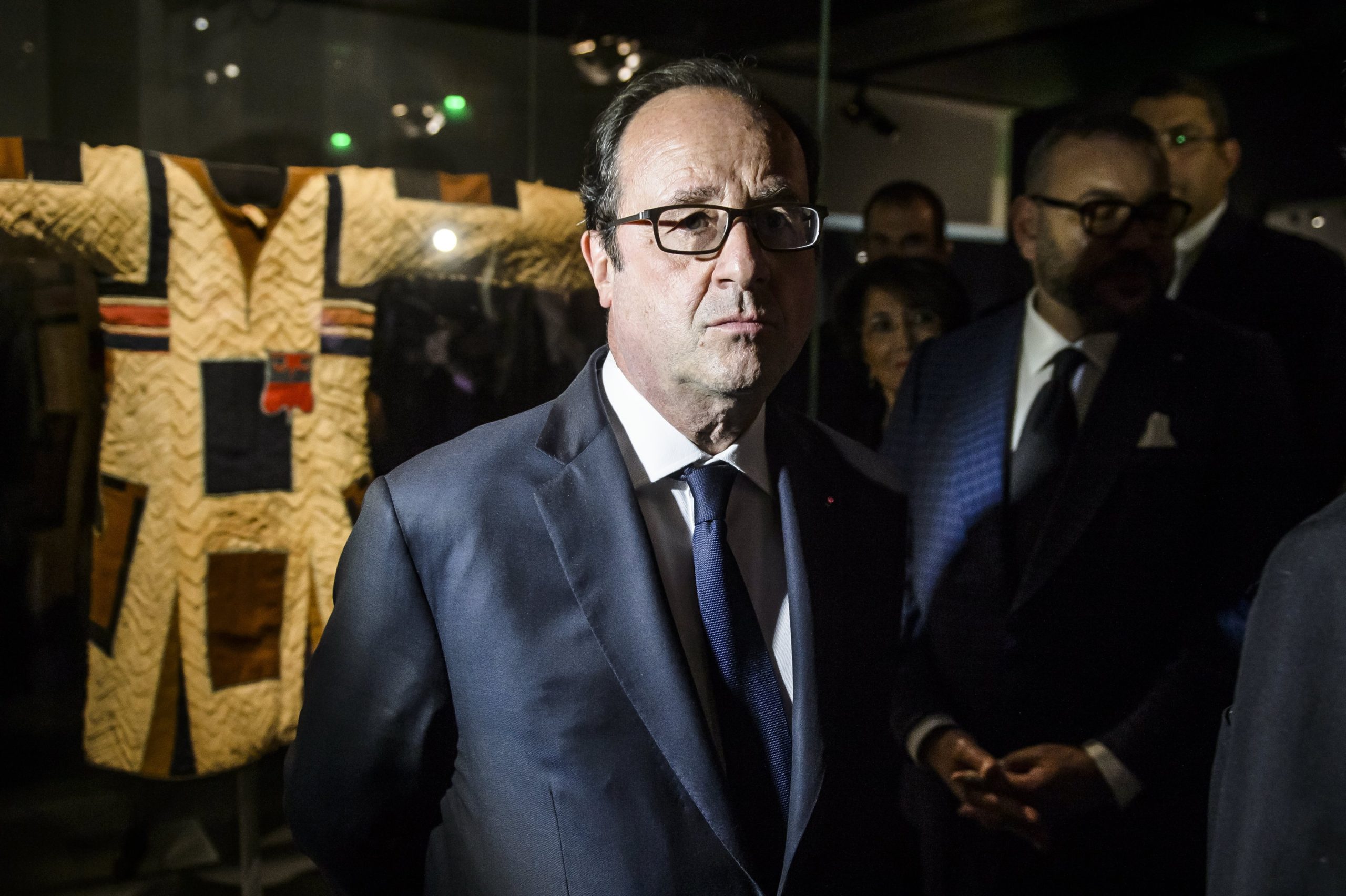 Pirataria em torno da candidatura de Macron não ficará sem resposta, promete Hollande