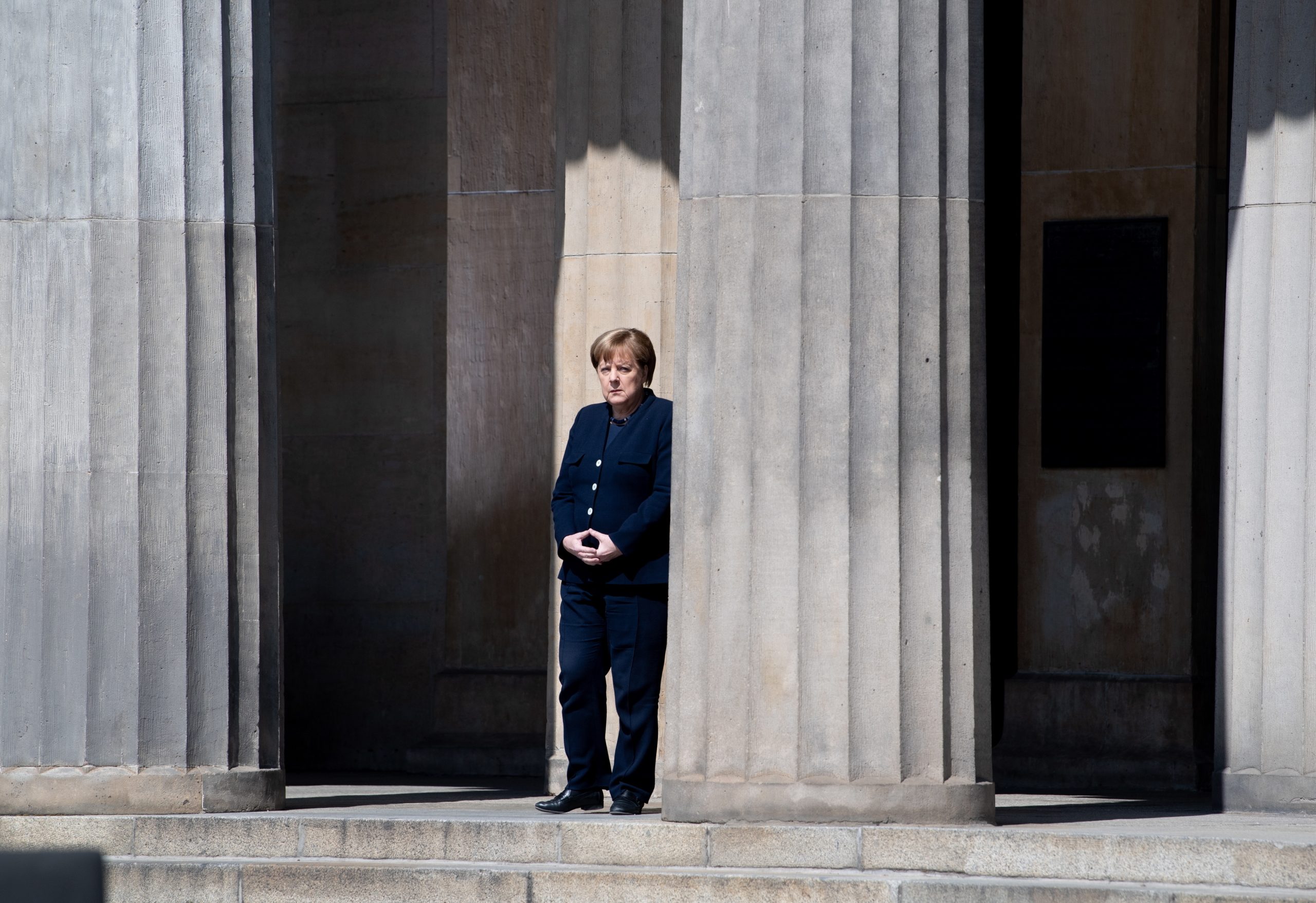 Partido de Merkel adia congresso que deveria eleger novo líder