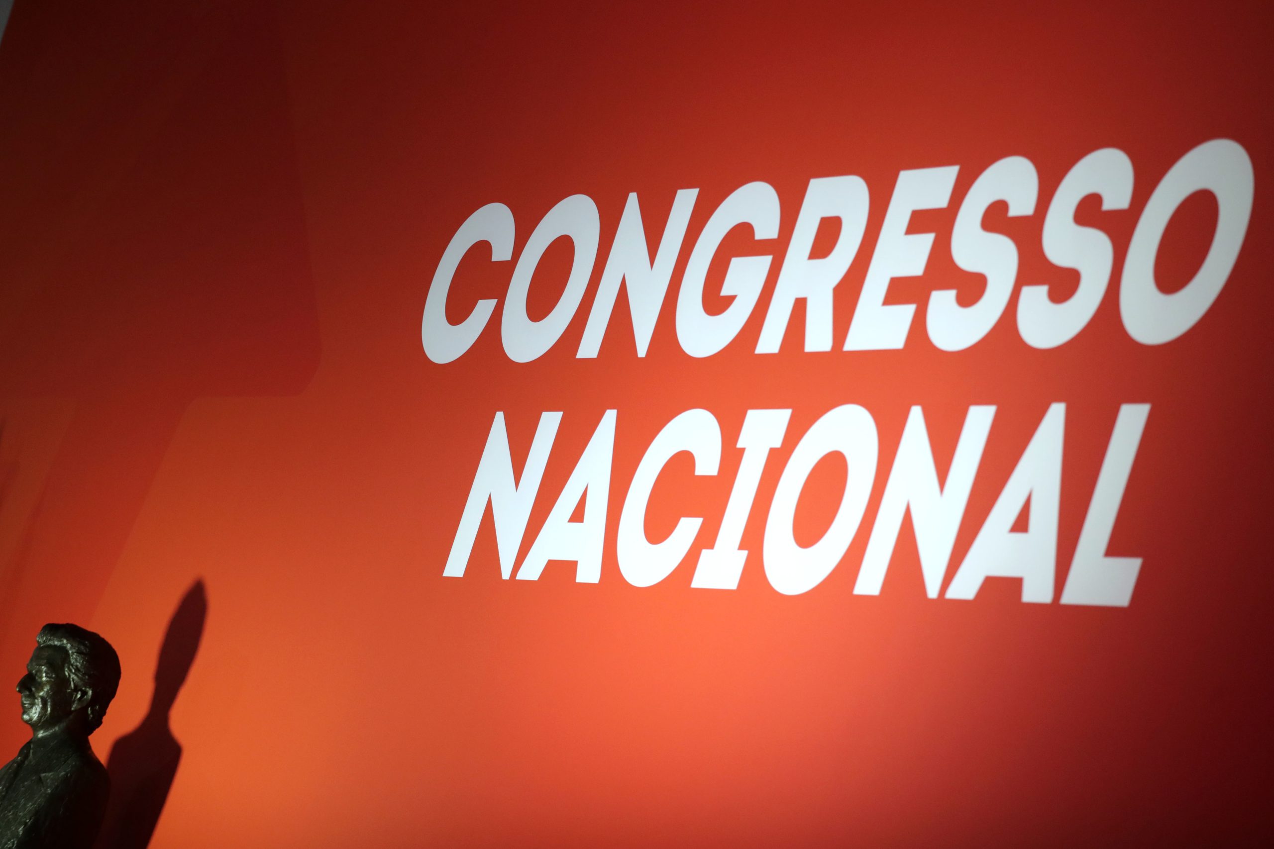 Ovação de pé a Pedro Passos Coelho no Congresso do PSD