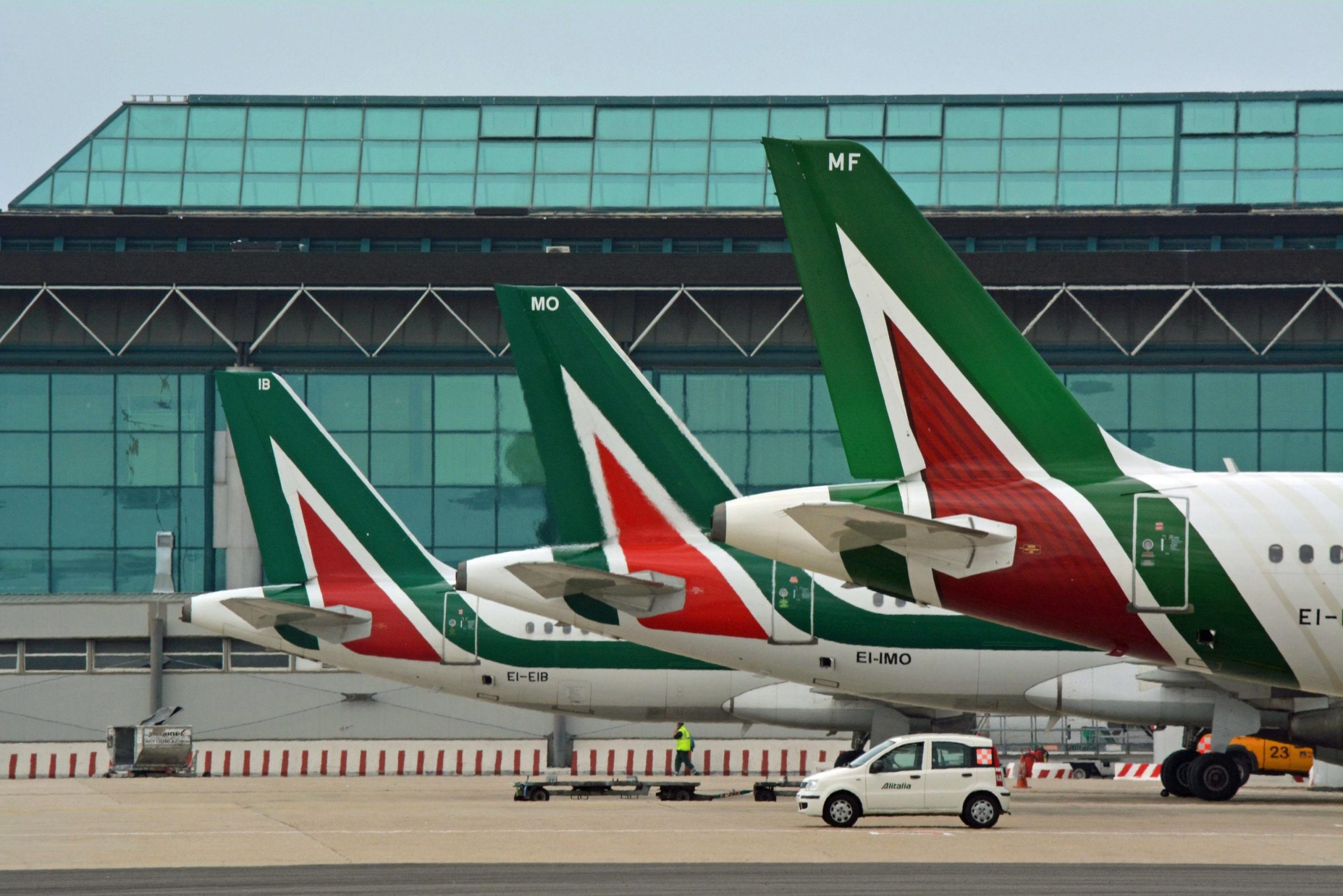 Covid-19. Alitalia suspende todas as ligações internacionais a Milão