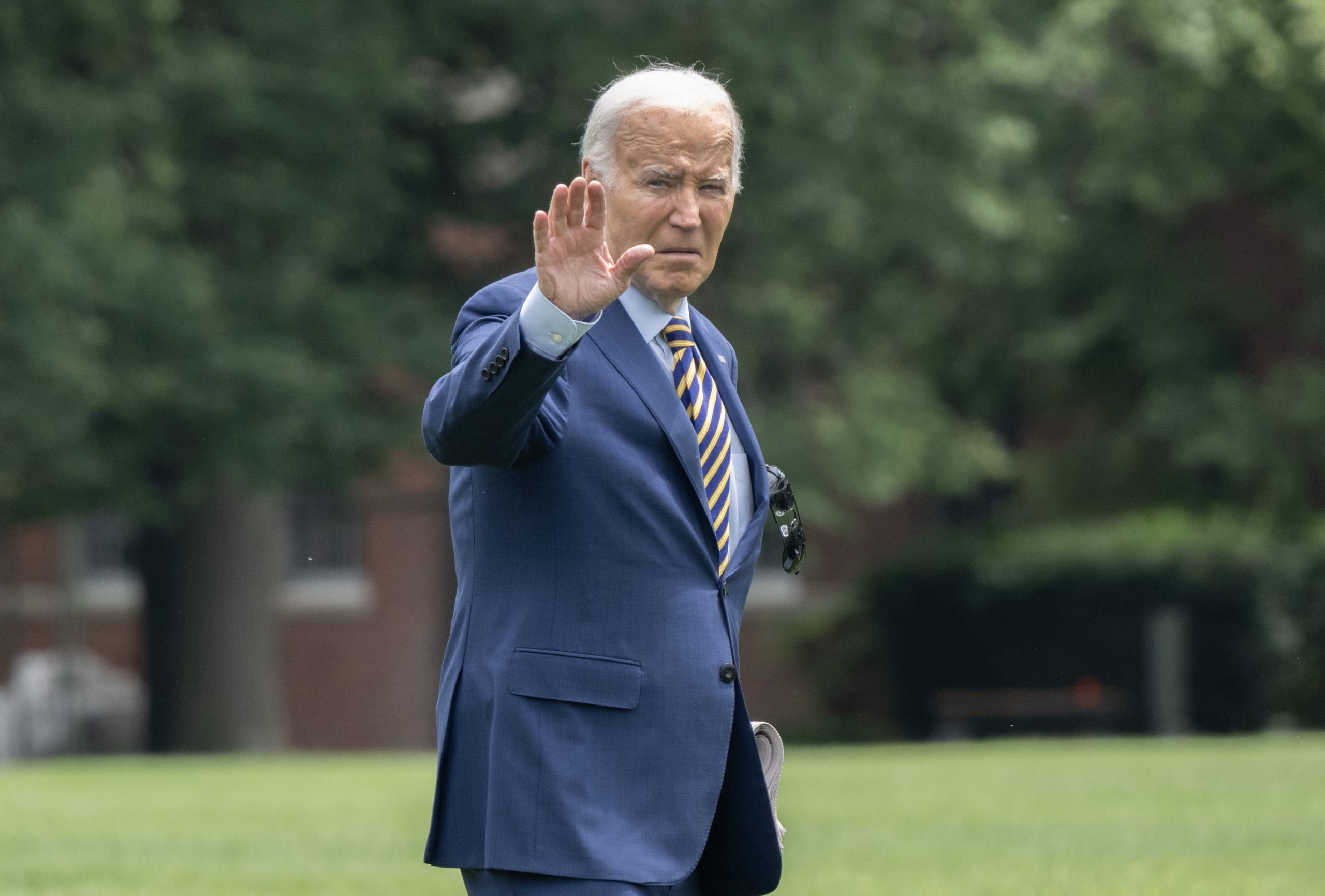 Zelensky pede ajuda militar mas Biden reafirma que EUA não vão enviar soldados para Ucrânia