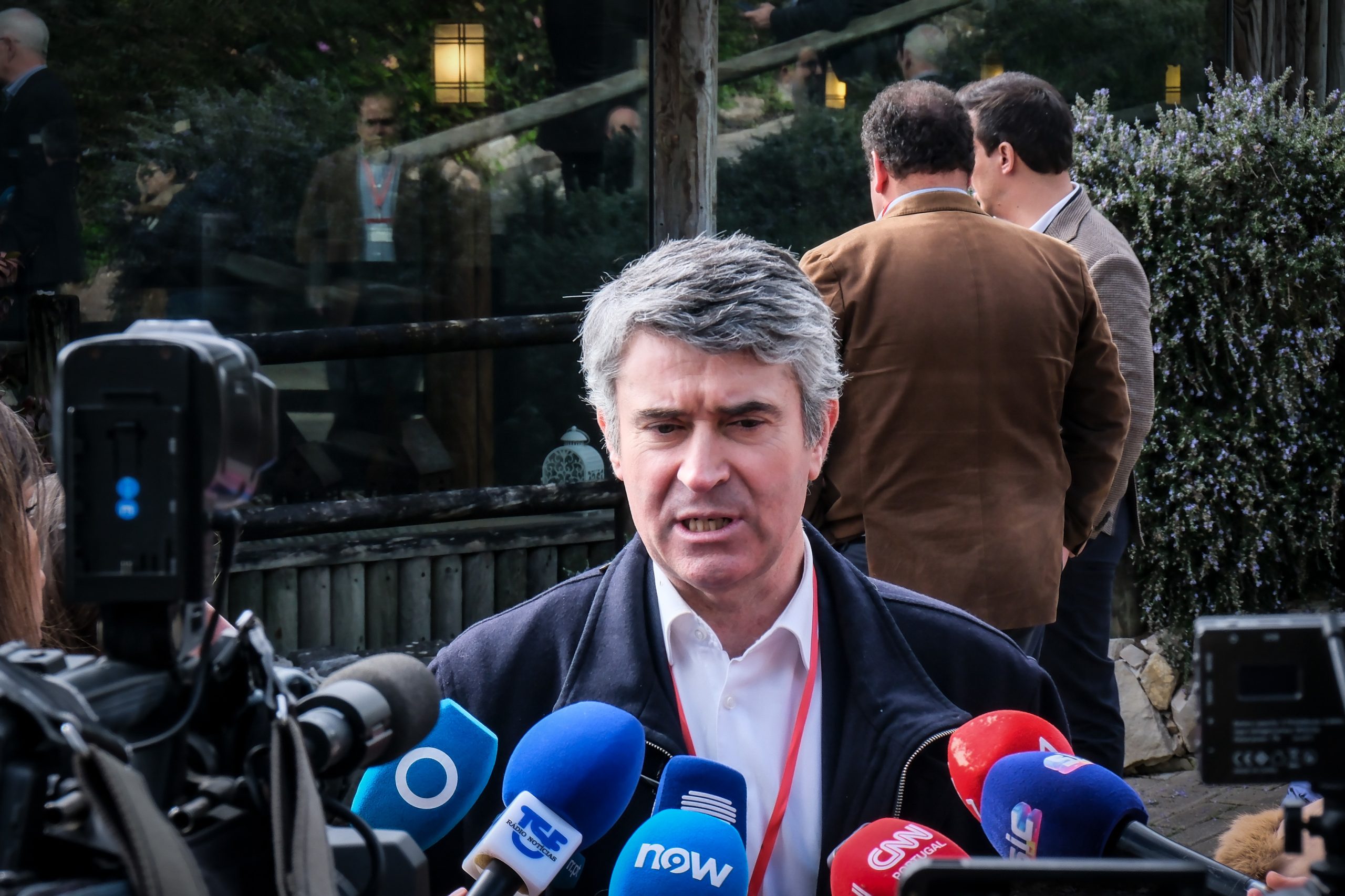 “Cada voto conta”. Carneiro ainda acredita que PS é a segunda força política