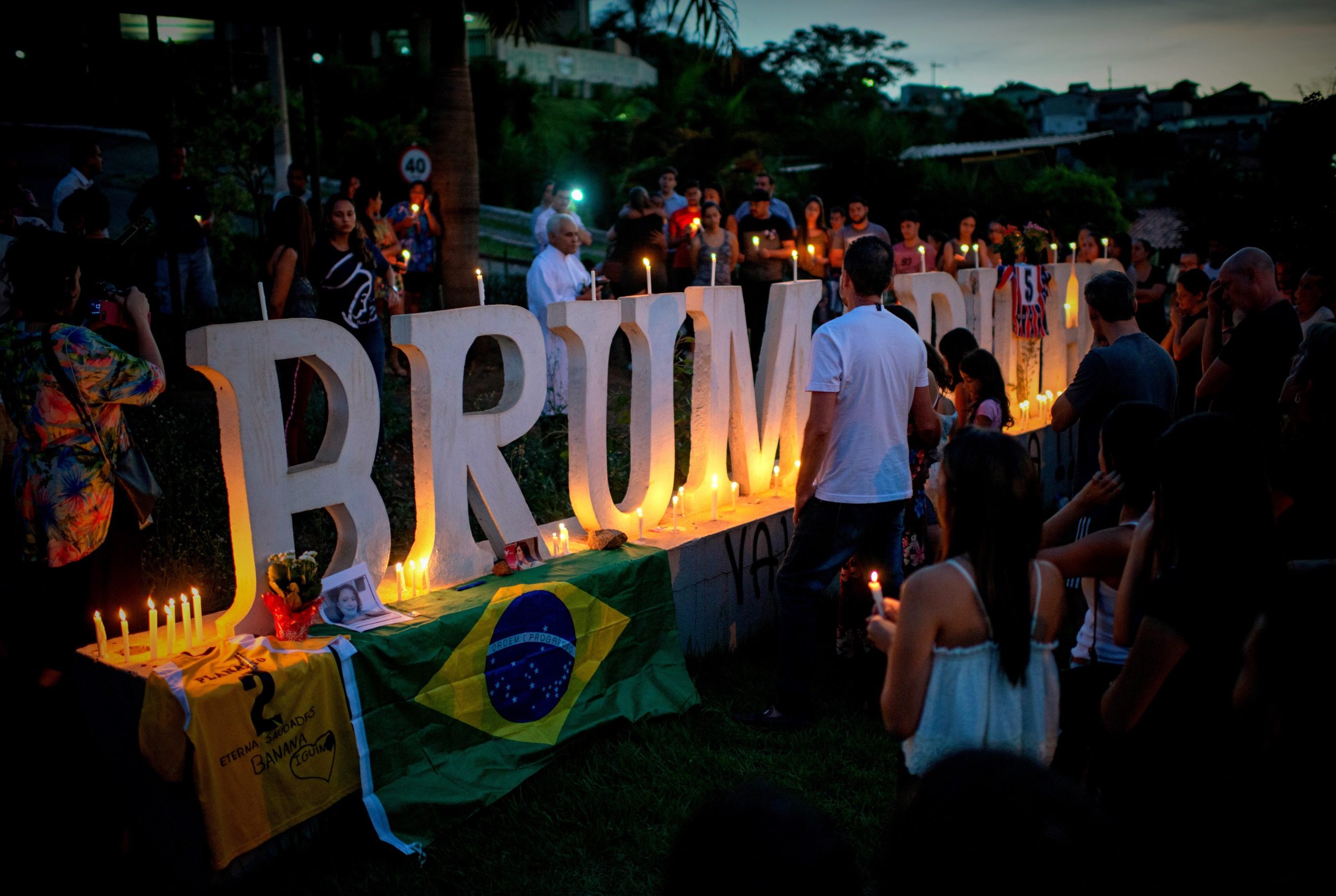 Sobe para 150 número de mortos em rutura de barragem no Brasil