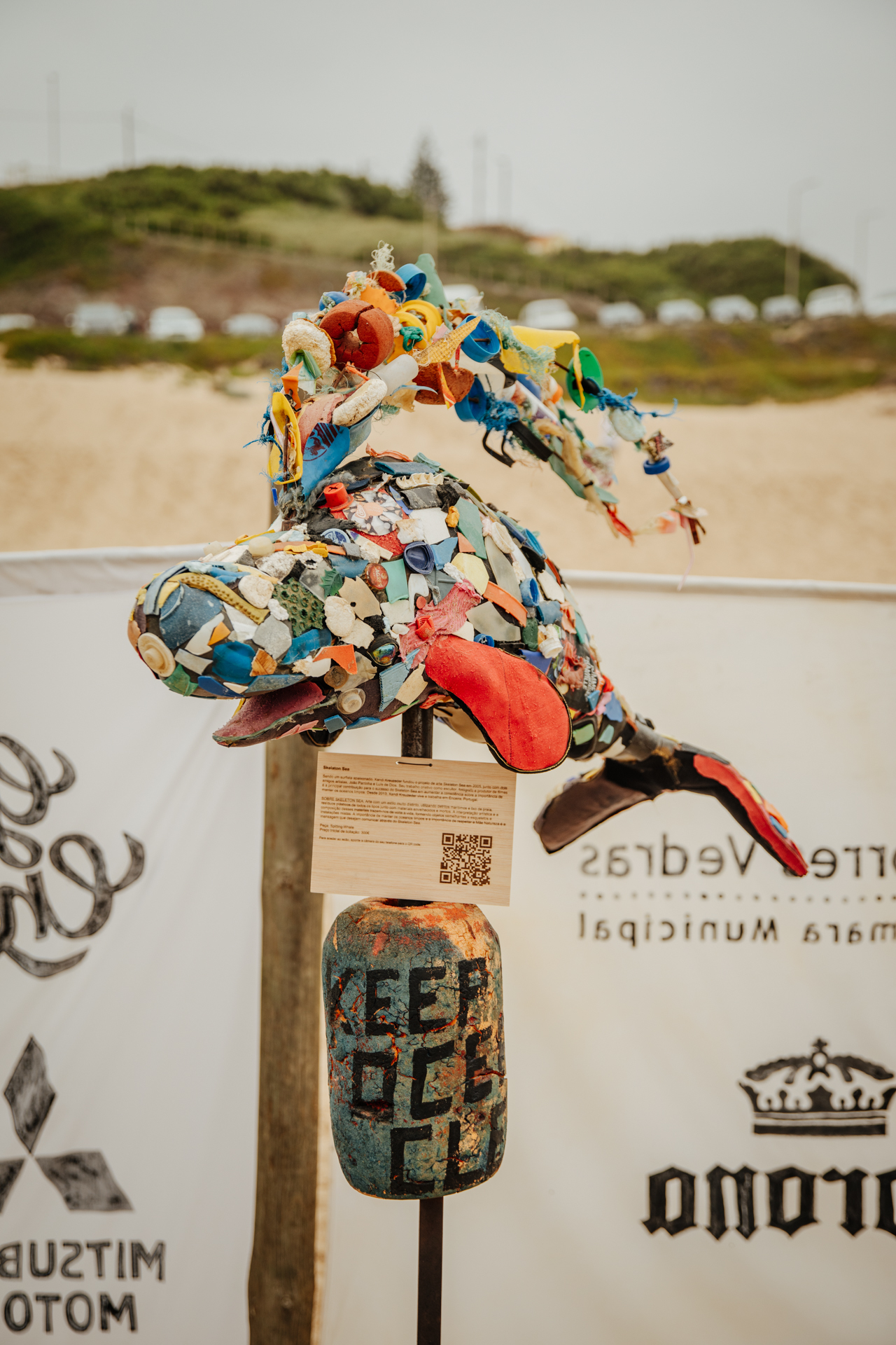 Concurso de arte só com materiais recicláveis sensibiliza para a conservação das praias.  “O planeta precisa de mais criatividade e de menos poluição”