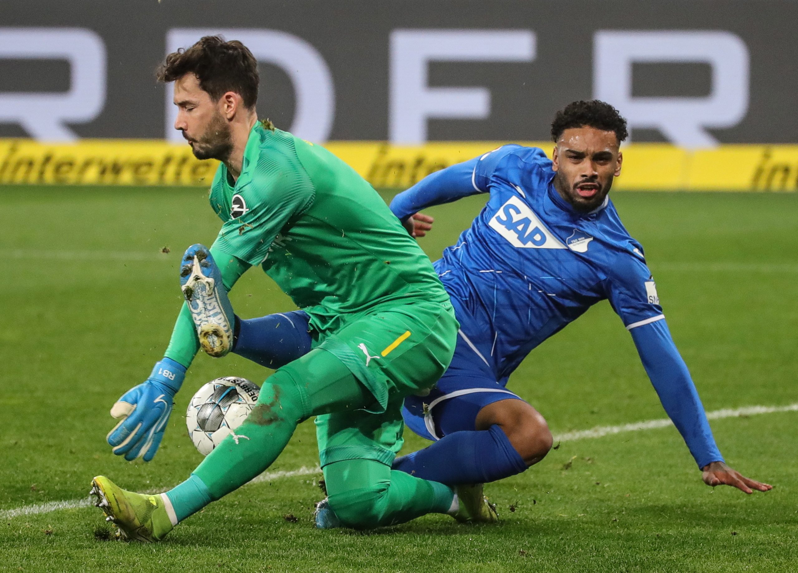 Dortmund falha possível goleada e acaba a perder em Hoffenheim