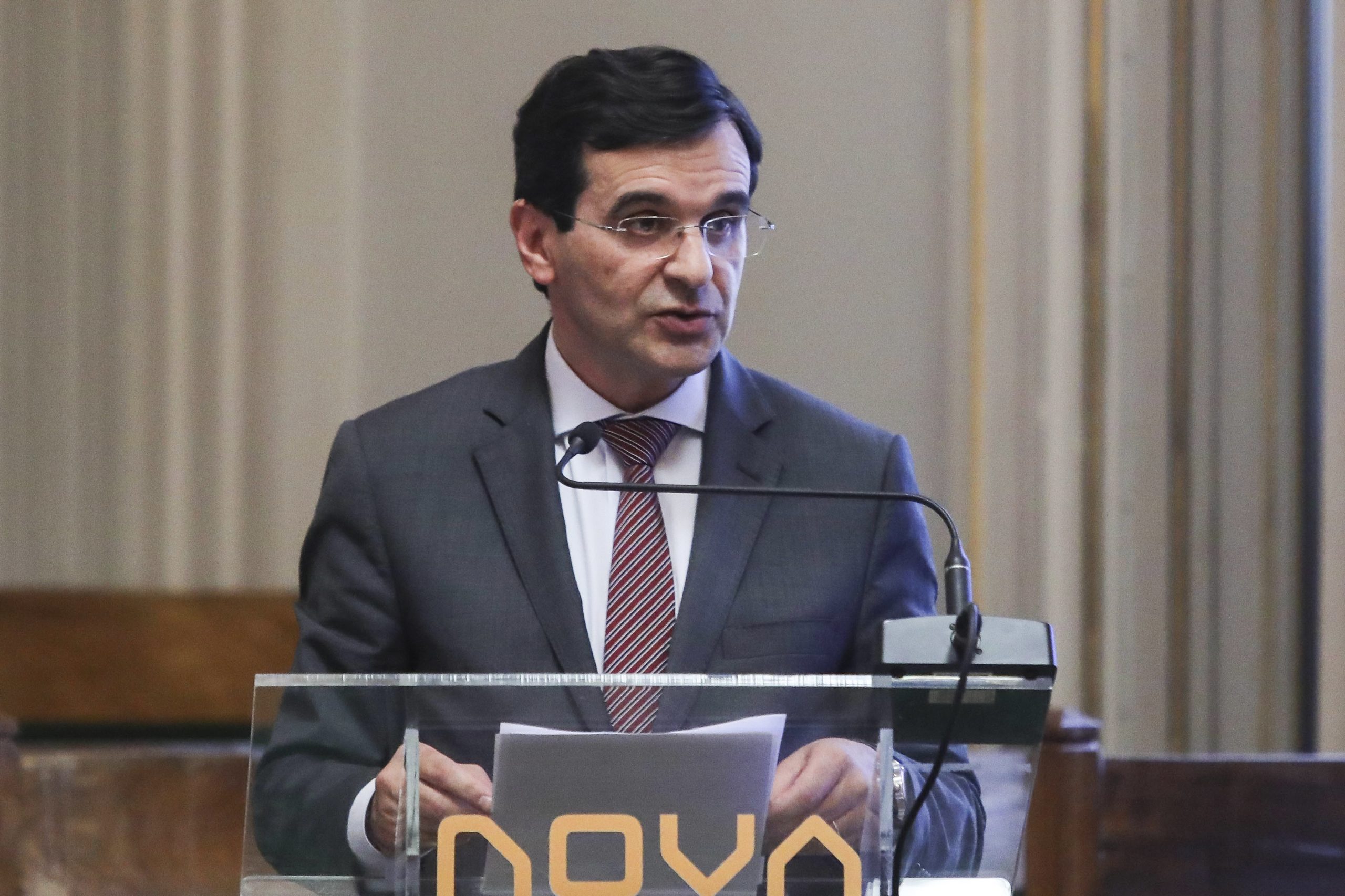 Ex-ministro Adalberto Campos Fernandes propõe “cessar-fogo” na saúde e lembra que “o poder político não acorda todos os dias de manhã a pensar no que vai fazer para aborrecer os médicos”