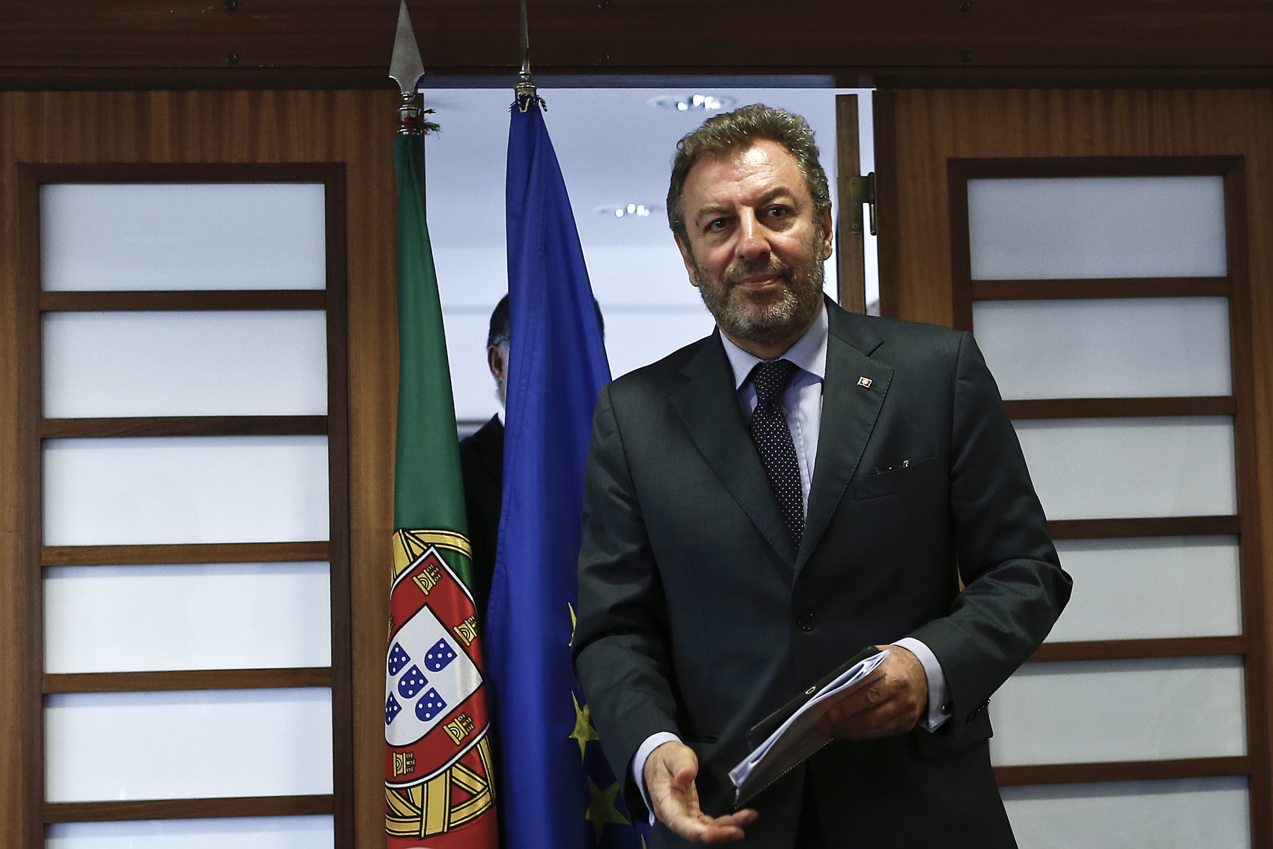 Ex-ministro Nuno Crato lamenta fecho de escolas de “forma abrupta” e sem planeamento