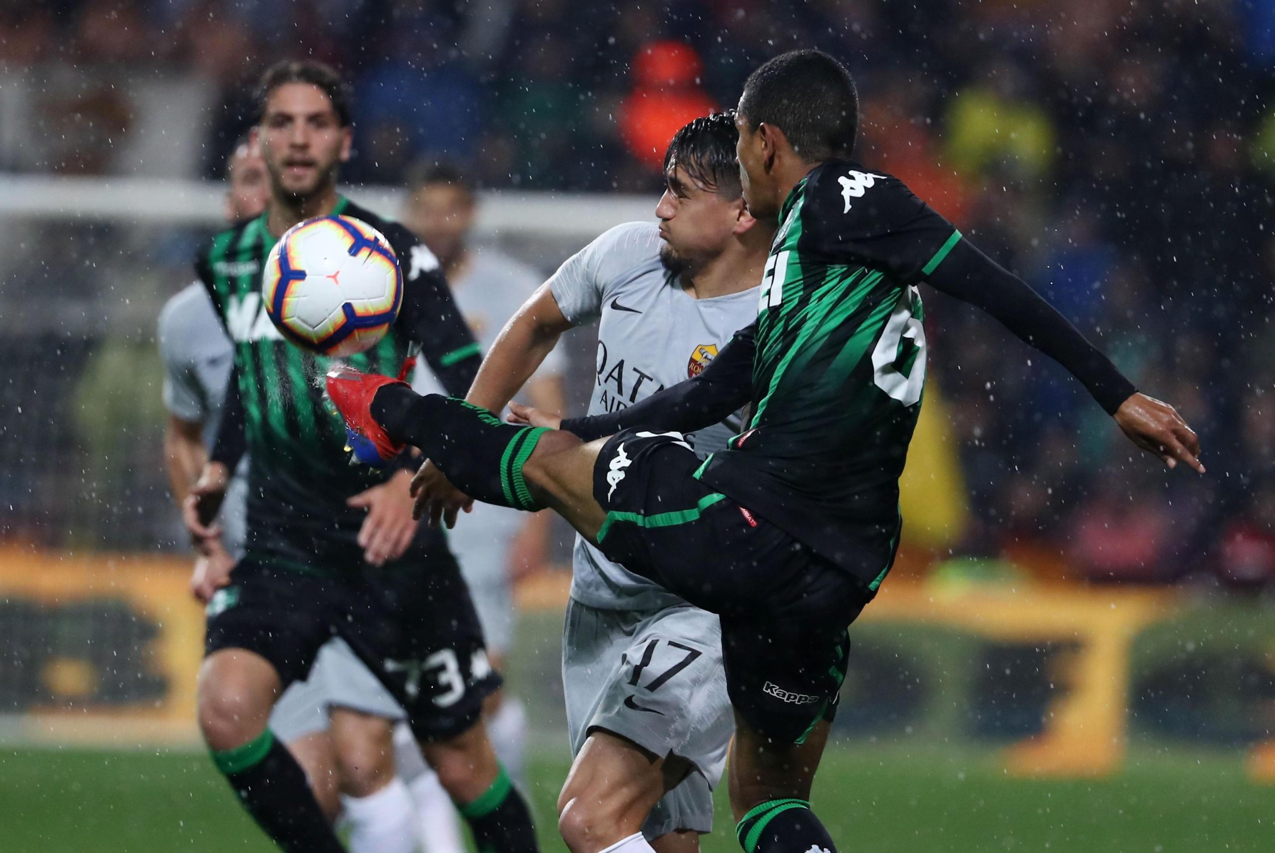 Roma empata e fica mais longe da ‘Champions’ em Itália