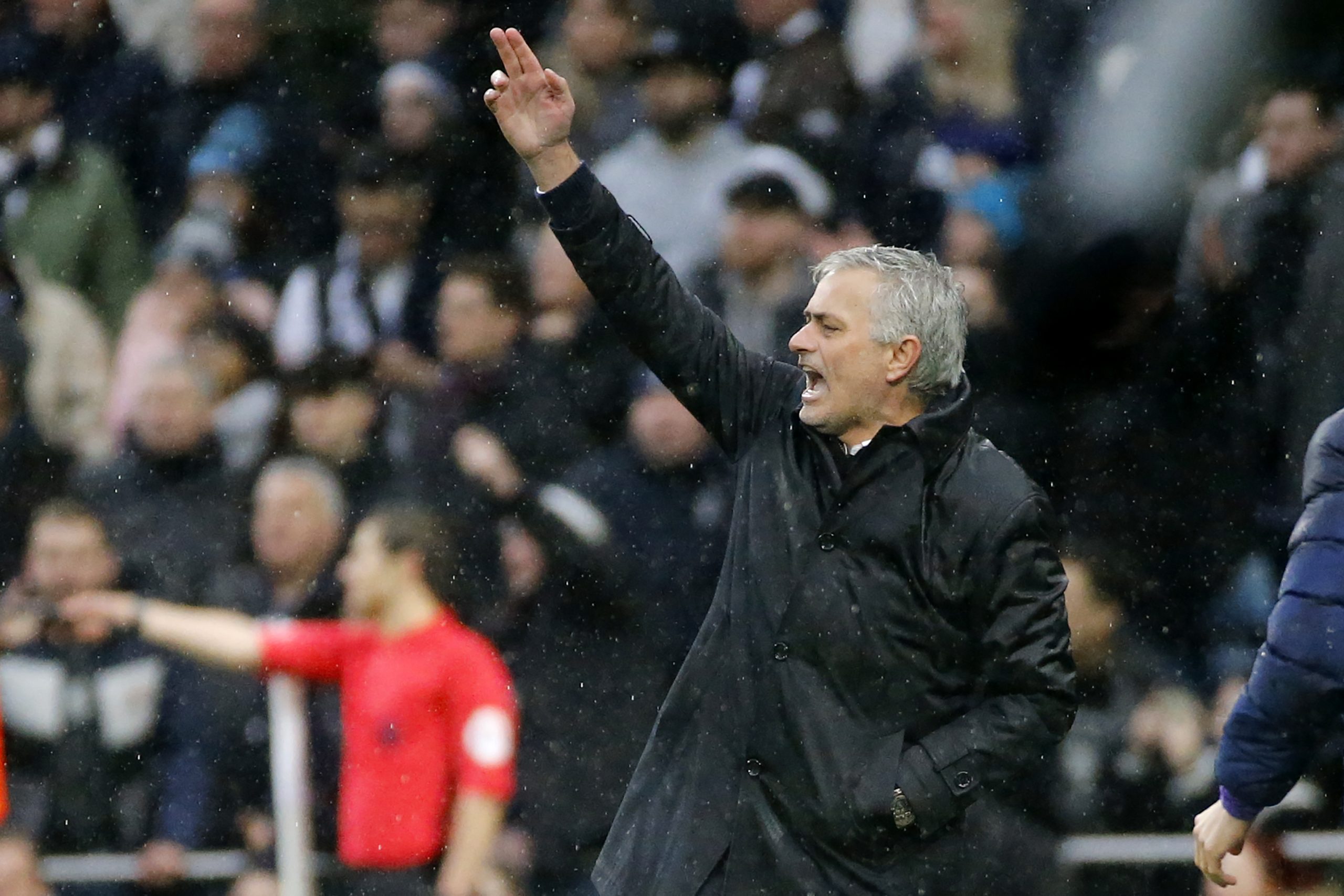 Sofrida, à chuva e de reviravolta: Tottenham de Mourinho vence Brighton no Boxing Day