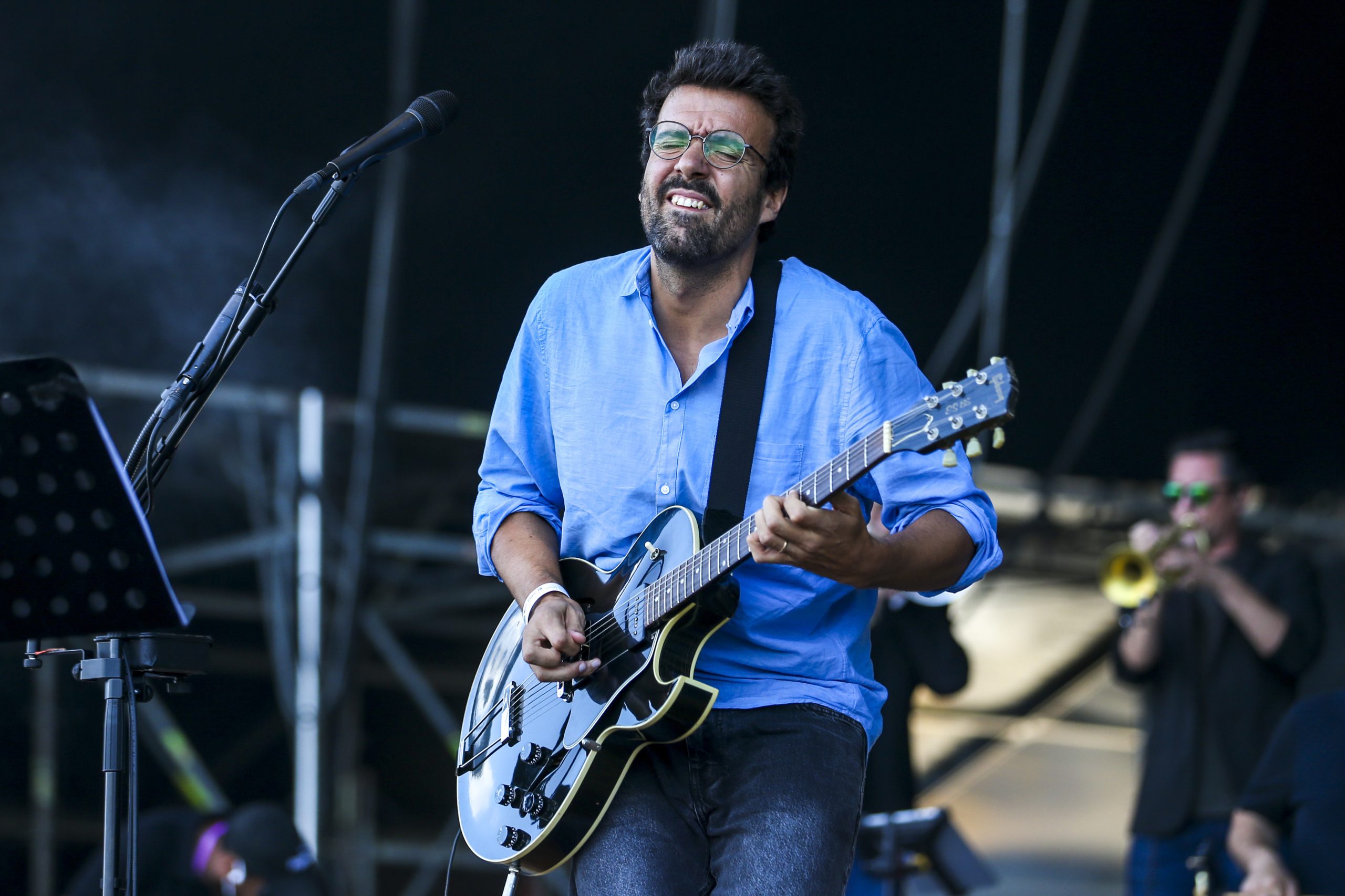 Surto de covid-19 na banda de Miguel Araújo obriga a adiar concerto no Campo Pequeno para 21 de abril