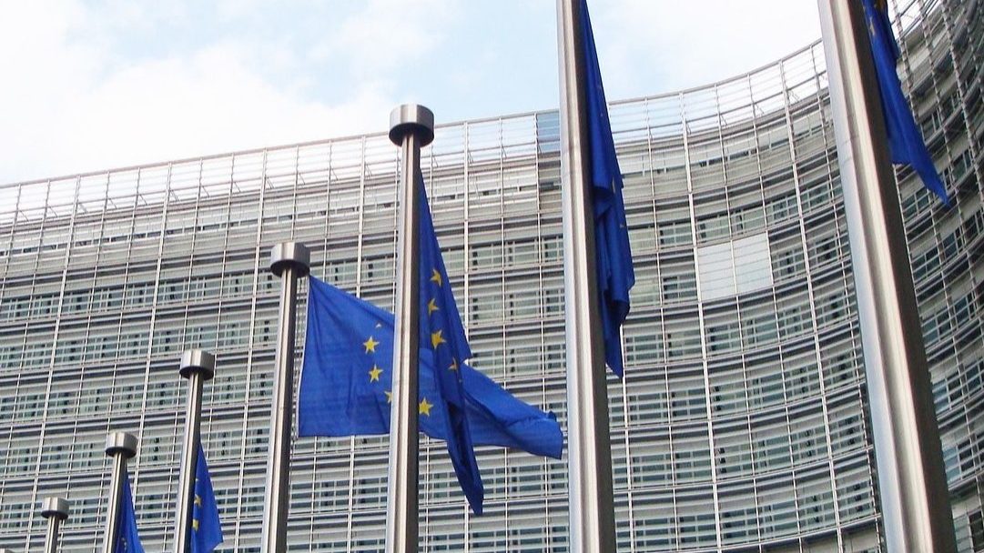 Comissão Europeia insta Airbnb a cumprir legislação europeia e ameaça com medidas coercivas