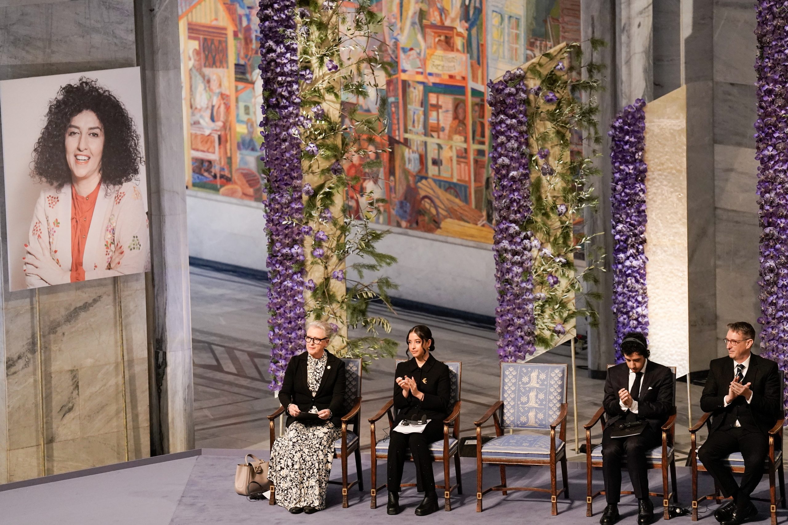 Autoridades impedem Nobel da Paz Narges Mohamadi de assistir ao funeral do pai