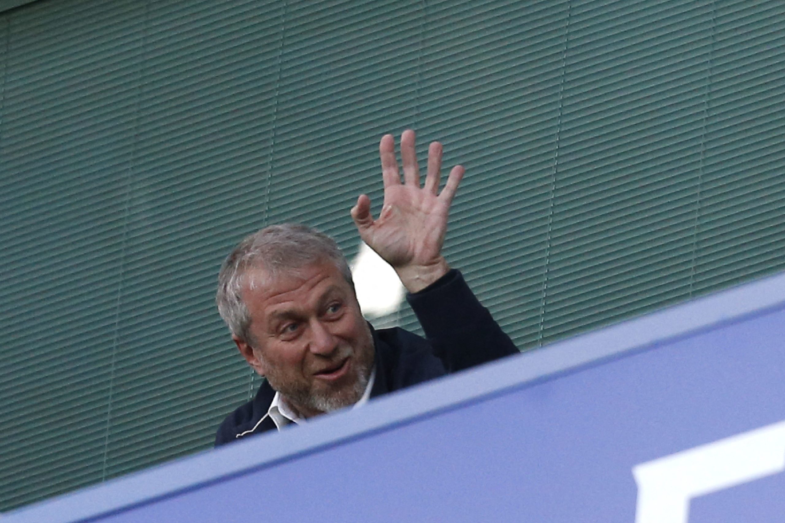 Abramovich ‘despede-se’ do Chelsea: “O meu objetivo foi assegurar que o próximo dono tenha uma visão que permita o sucesso das equipas masculina e feminina”