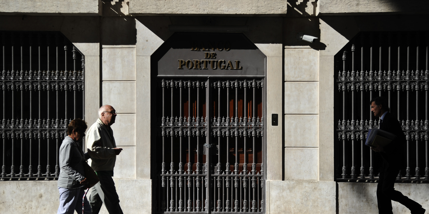 Conta bancária bloqueada? Banco de Portugal explica o que pode estar em causa e como resolver