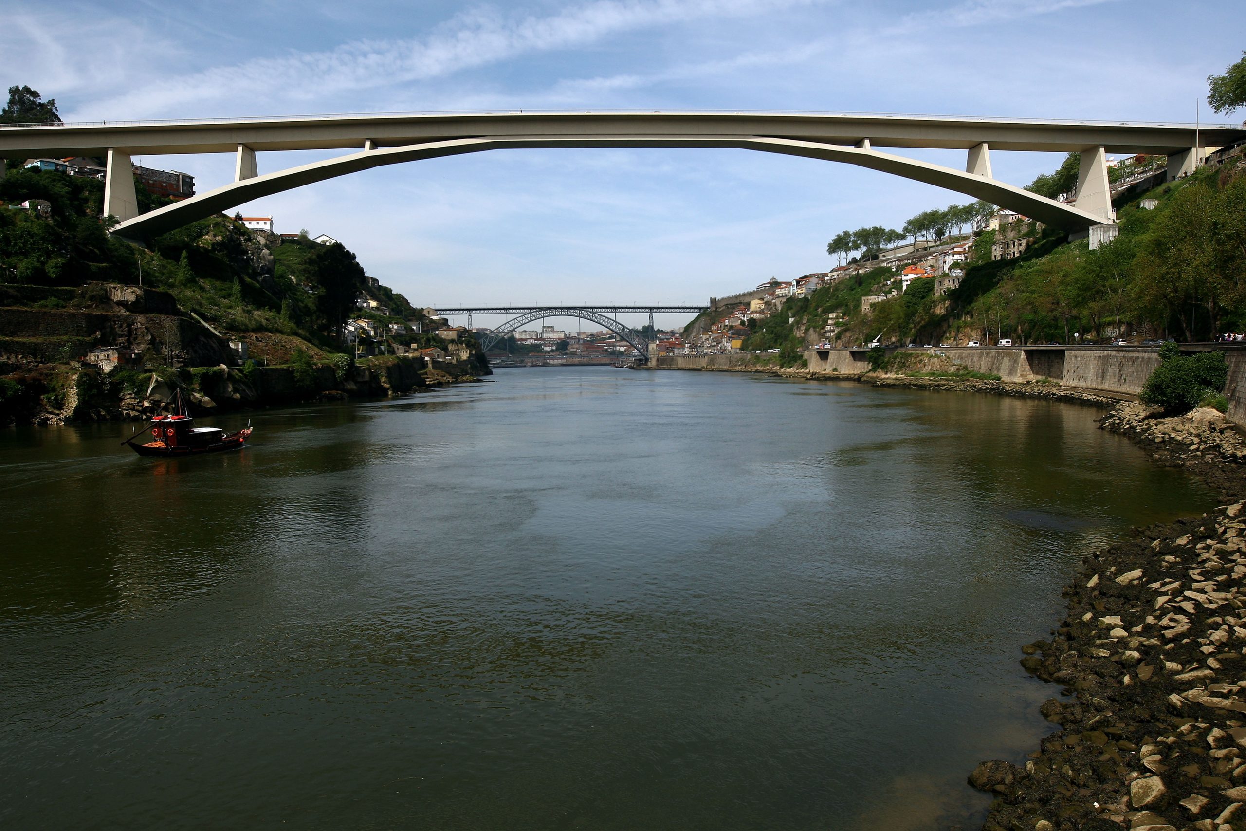 Iluminação na Ponte do Infante começa a ser substituída terça-feira