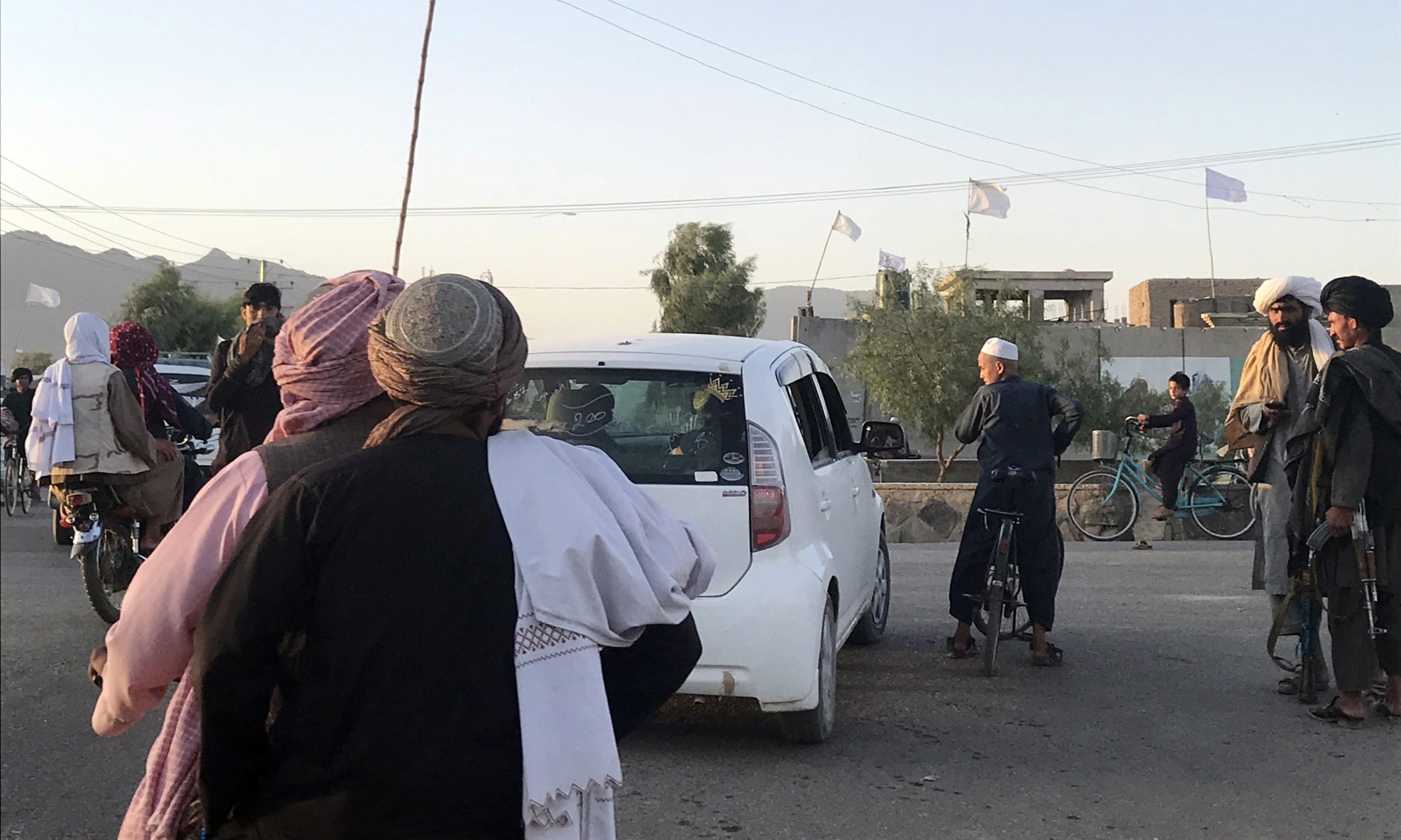 Afeganistão: Talibãs conquistam Jalalabad, Cabul é a única grande cidade afegã nas mãos do Governo
