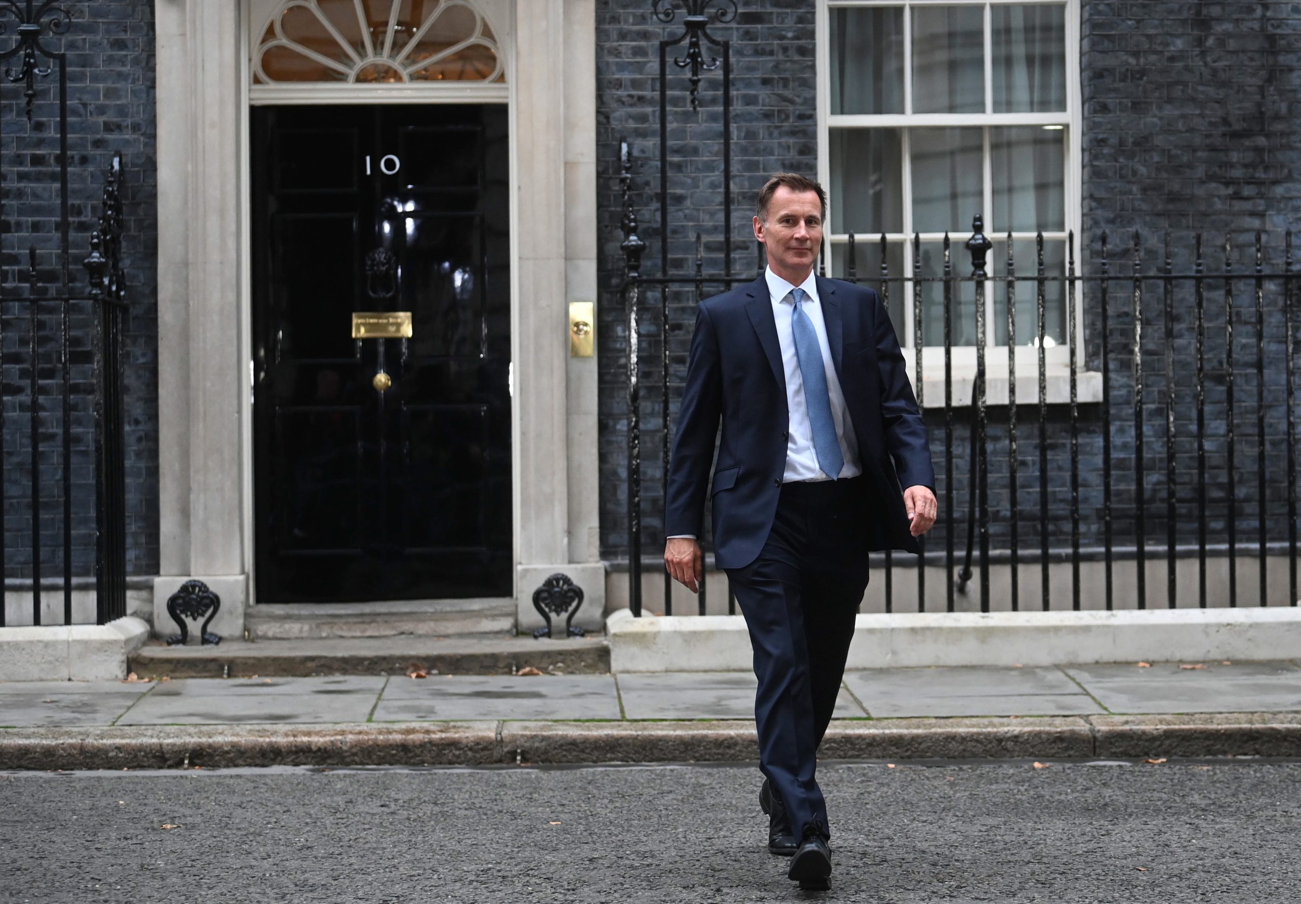 Reino Unido: Jeremy Hunt vai reverter “quase todos” os cortes de impostos e só admite apoiar contas de energia até abril