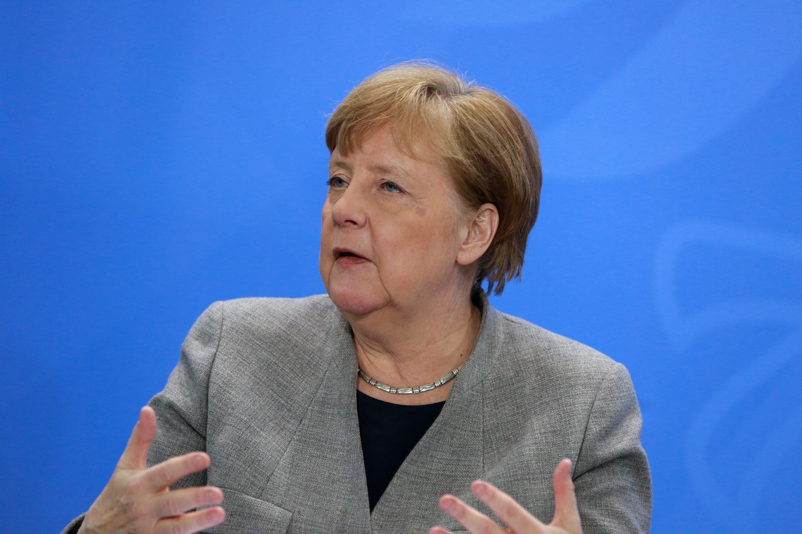 Angela Merkel ” muito preocupada” com relaxamento das restrições