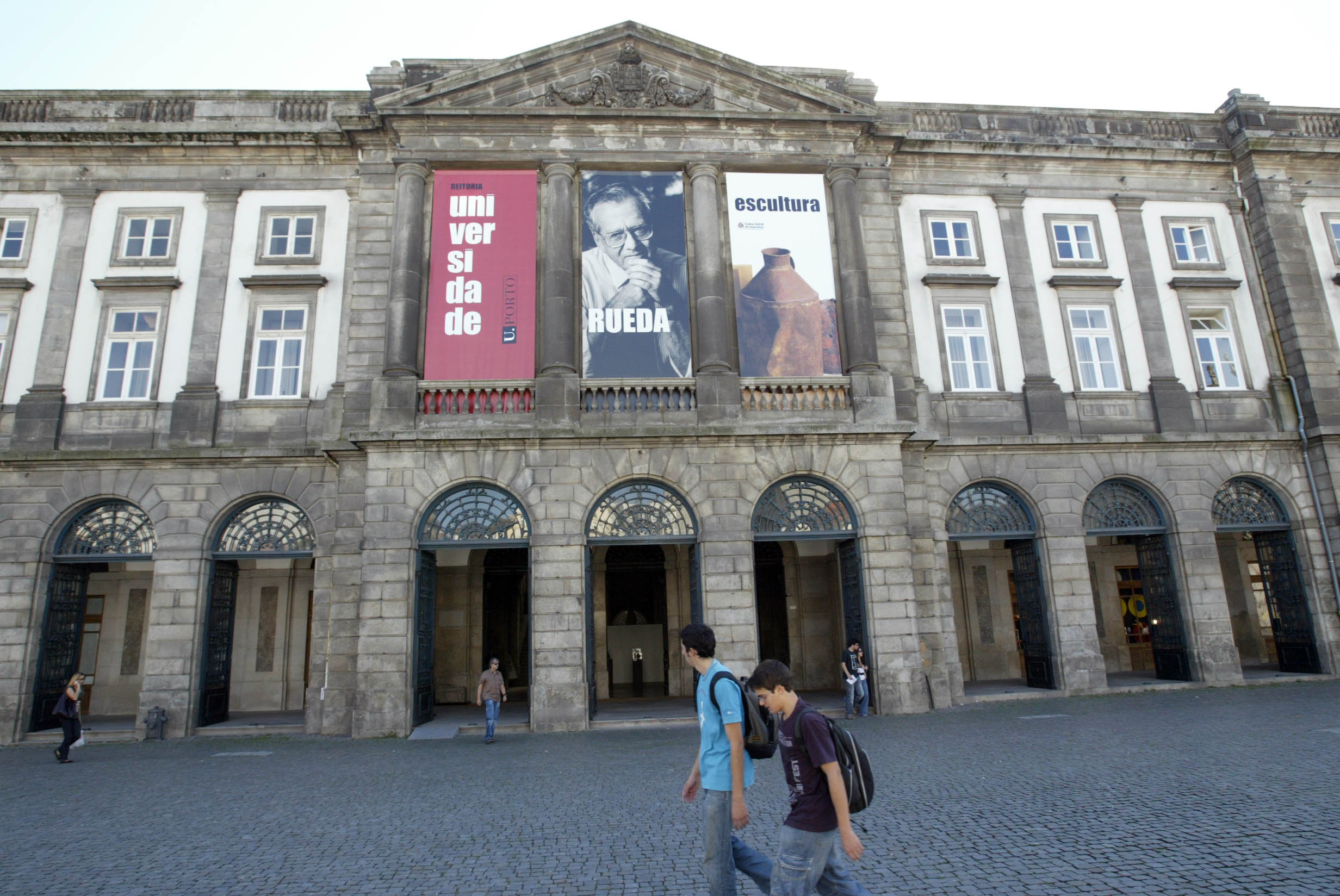 Universidade do Porto quer vender ou concessionar antigo colégio Almeida Garrett