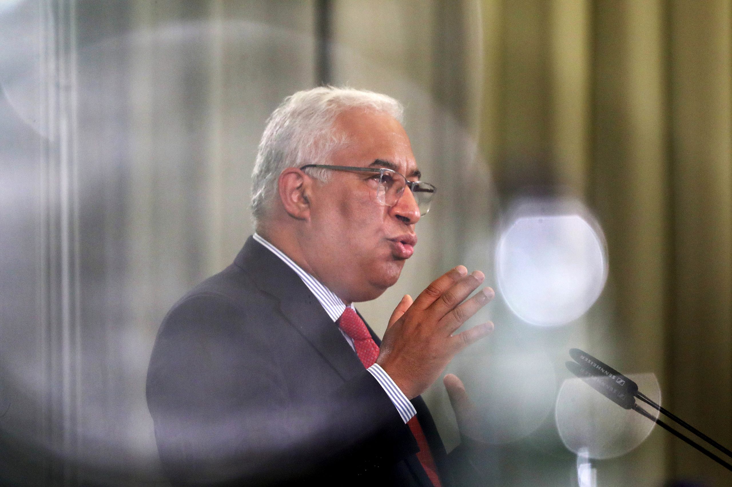 Costa assinala subida de salário mínimo nacional para 705 euros