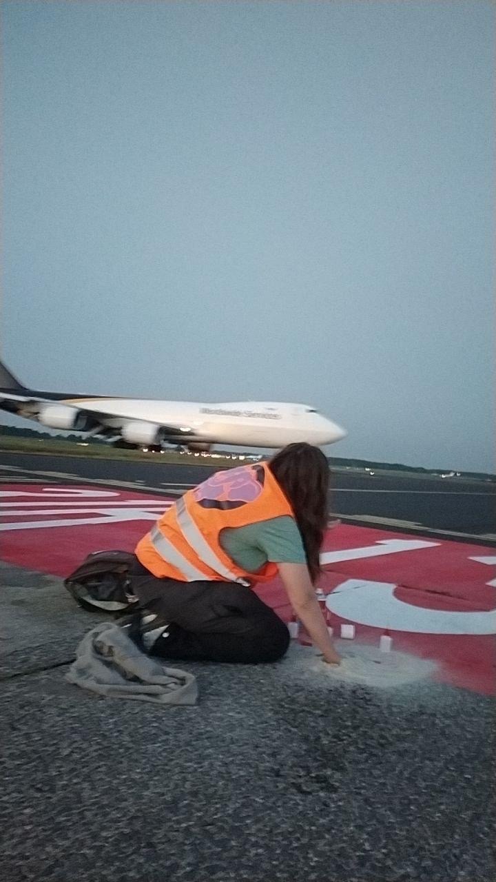 Ativistas climáticos perturbam funcionamento de vários aeroportos na Alemanha