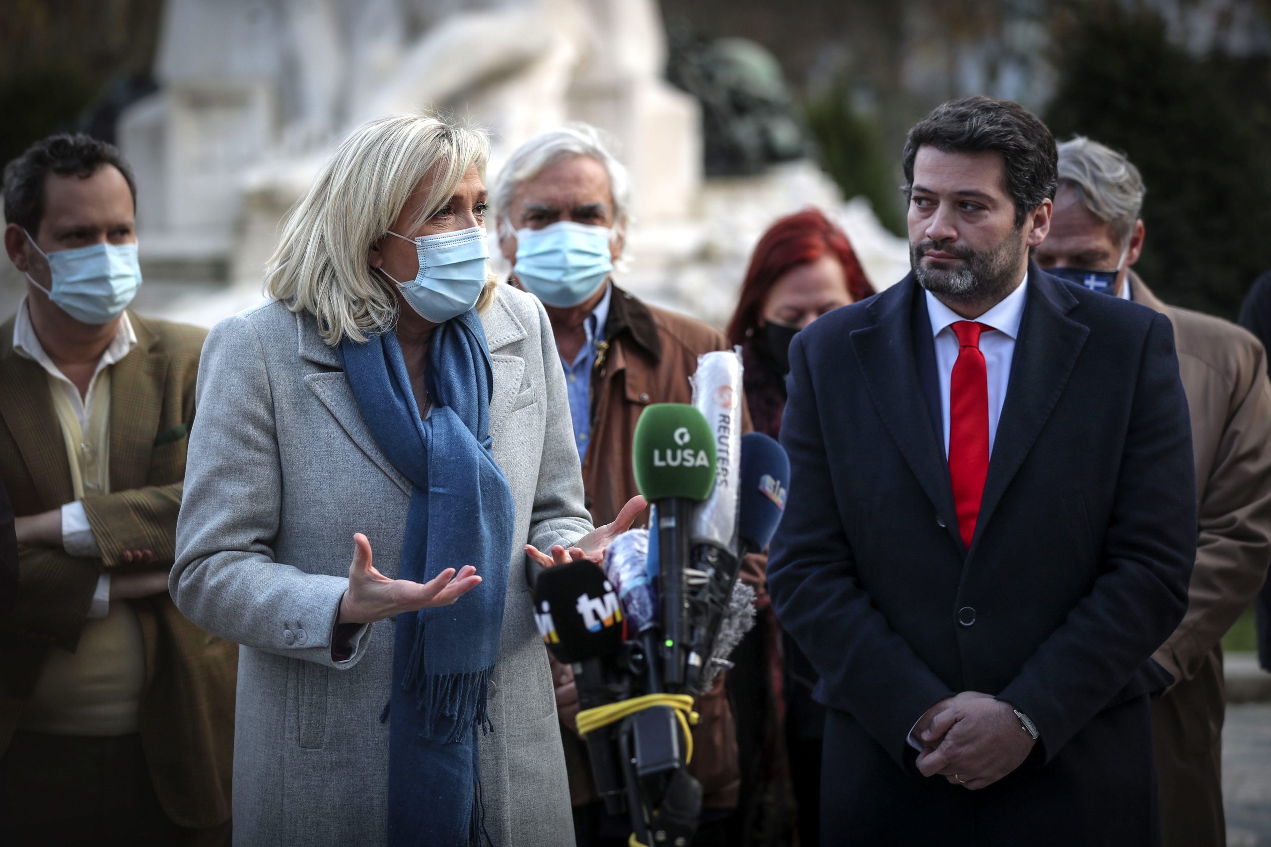 Lado a lado, Ventura e Le Pen falaram da imigração desregulada e islamismo