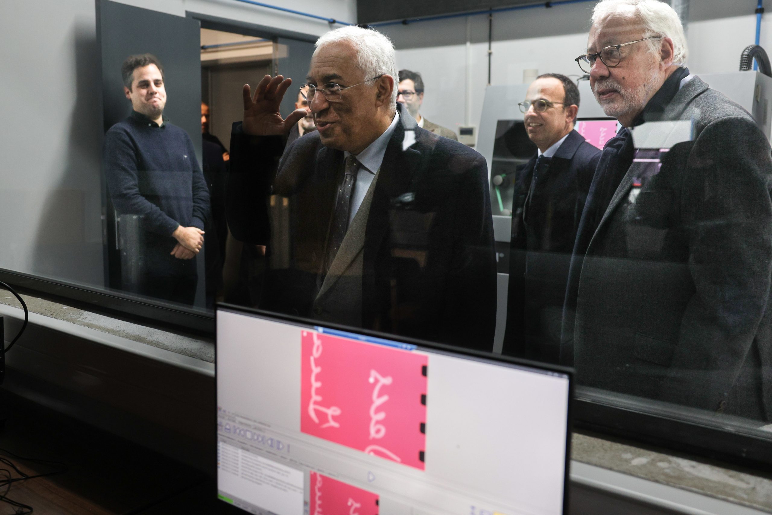 155 salas de cineteatros vão receber equipamentos de projeção digital. “Um dos maiores investimentos no património cultural”, afirma Costa