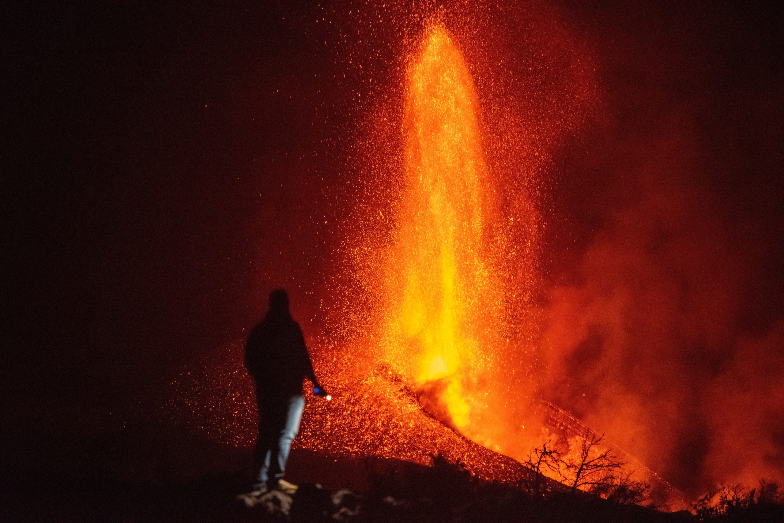 Lava do vulcão Cumbre Vieja já atingiu 595 hectares da ilha de La Palma