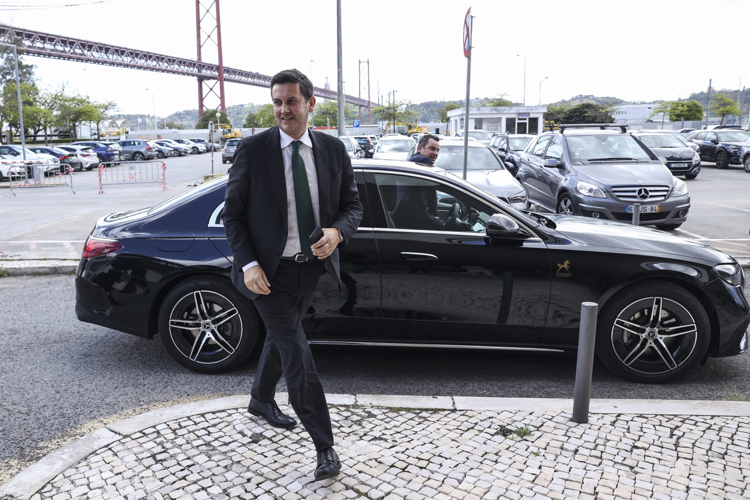 IL acusa Pedro Nuno Santos de irresponsabilidade ao admitir deixar cair CPI à Spinumviva