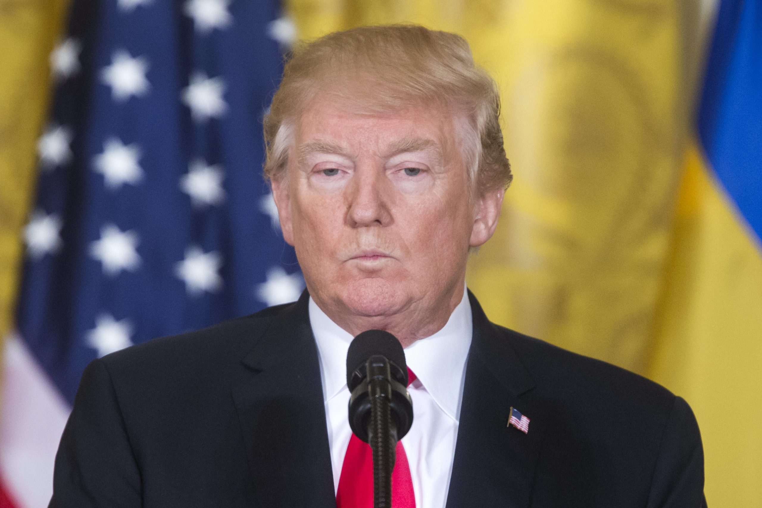Trump felicitou Putin por reeleição e discutiram coordenação para “limitar corrida ao armamento”