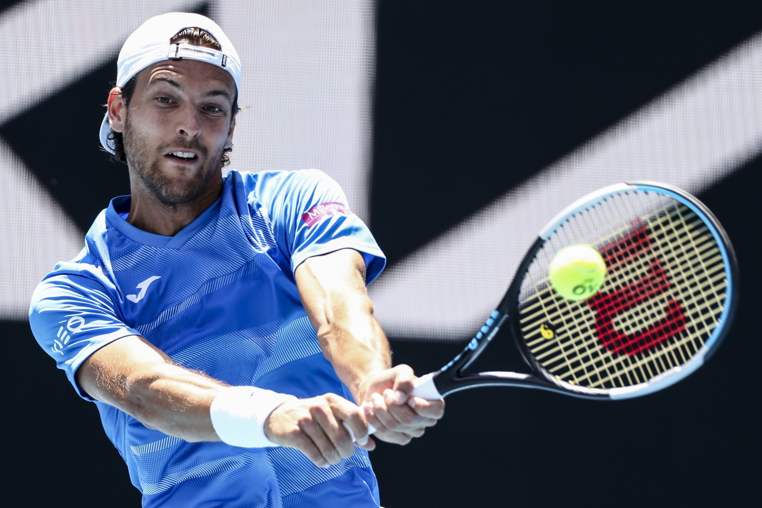 Ténis: João Sousa salva dois ‘match points’ e avança em Doha